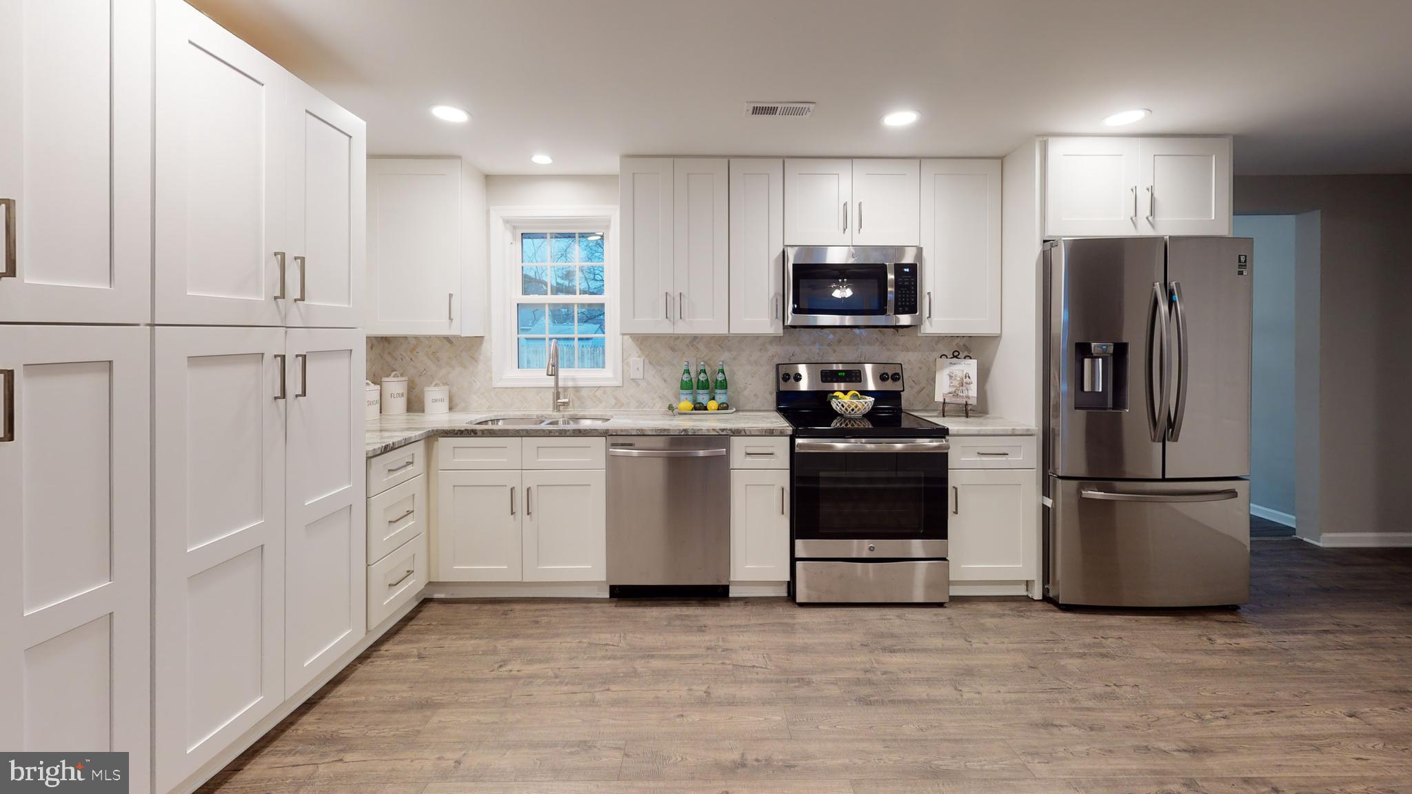 GOLDEN BEACH - Residential