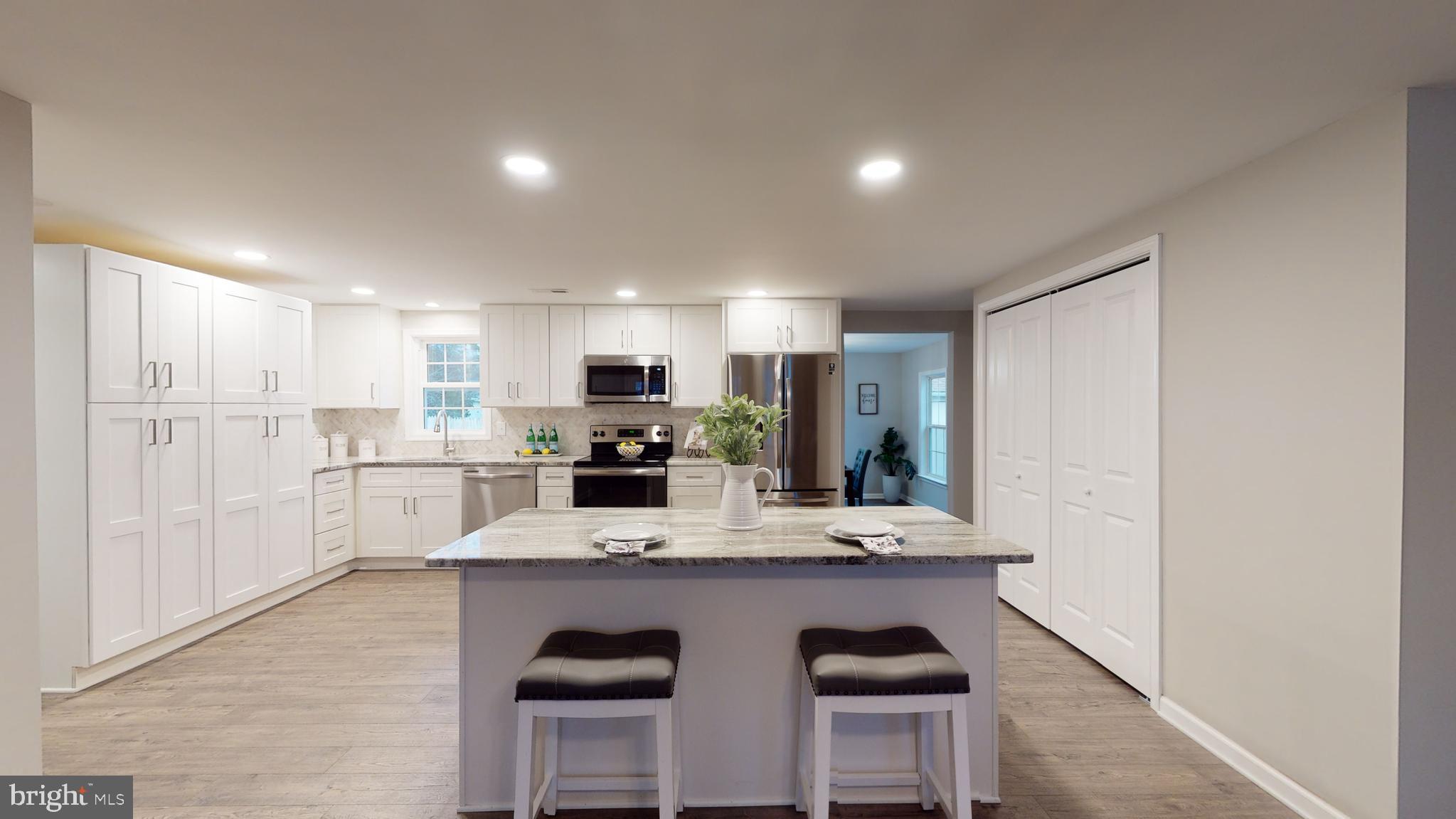 GOLDEN BEACH - Residential