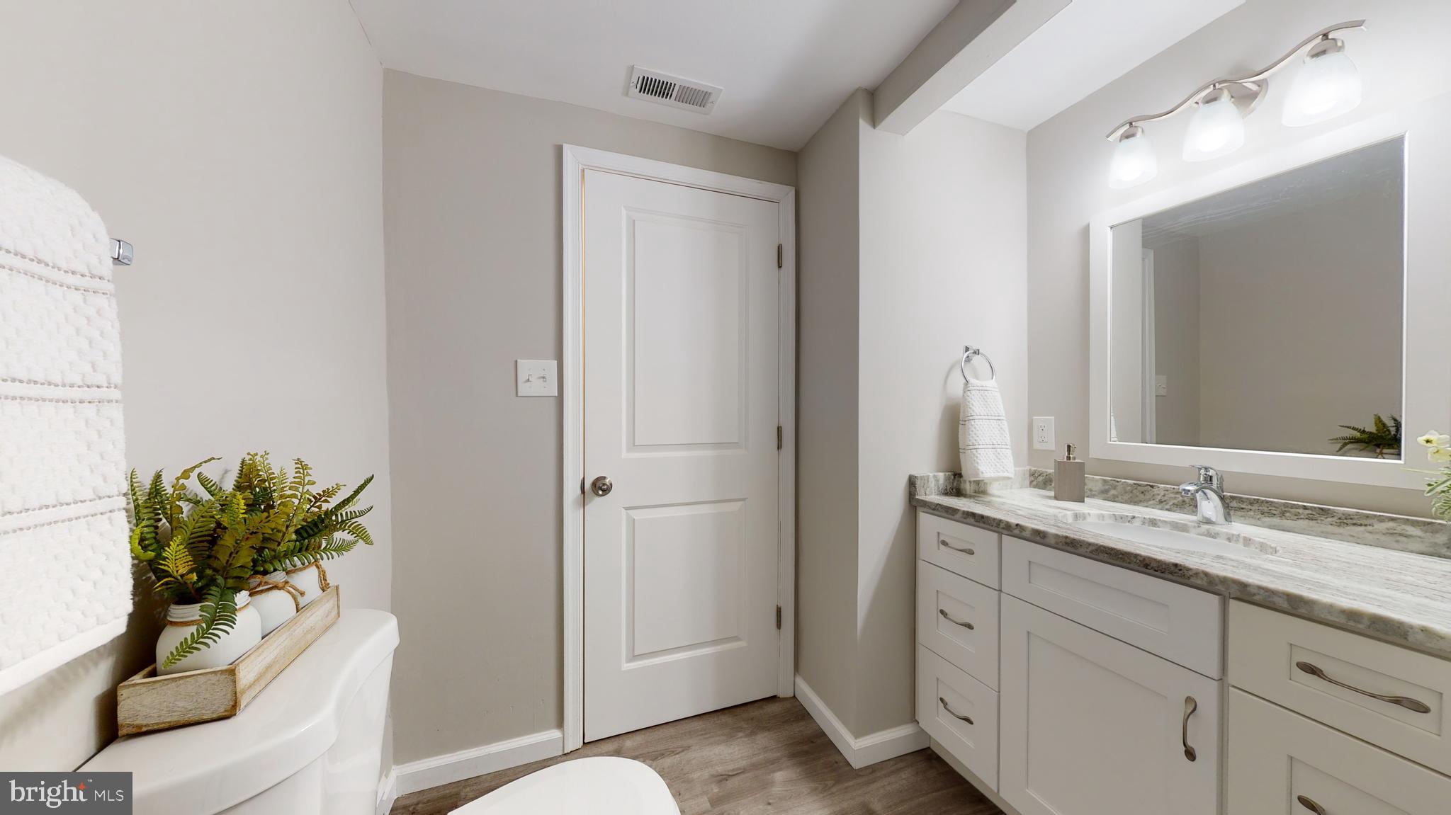 GOLDEN BEACH - Residential