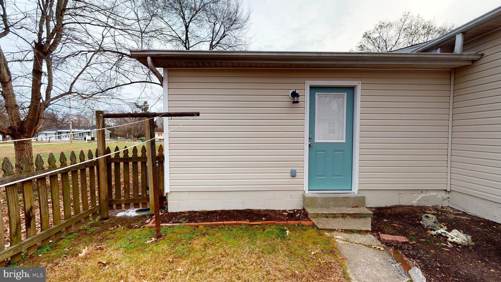 GOLDEN BEACH - Residential