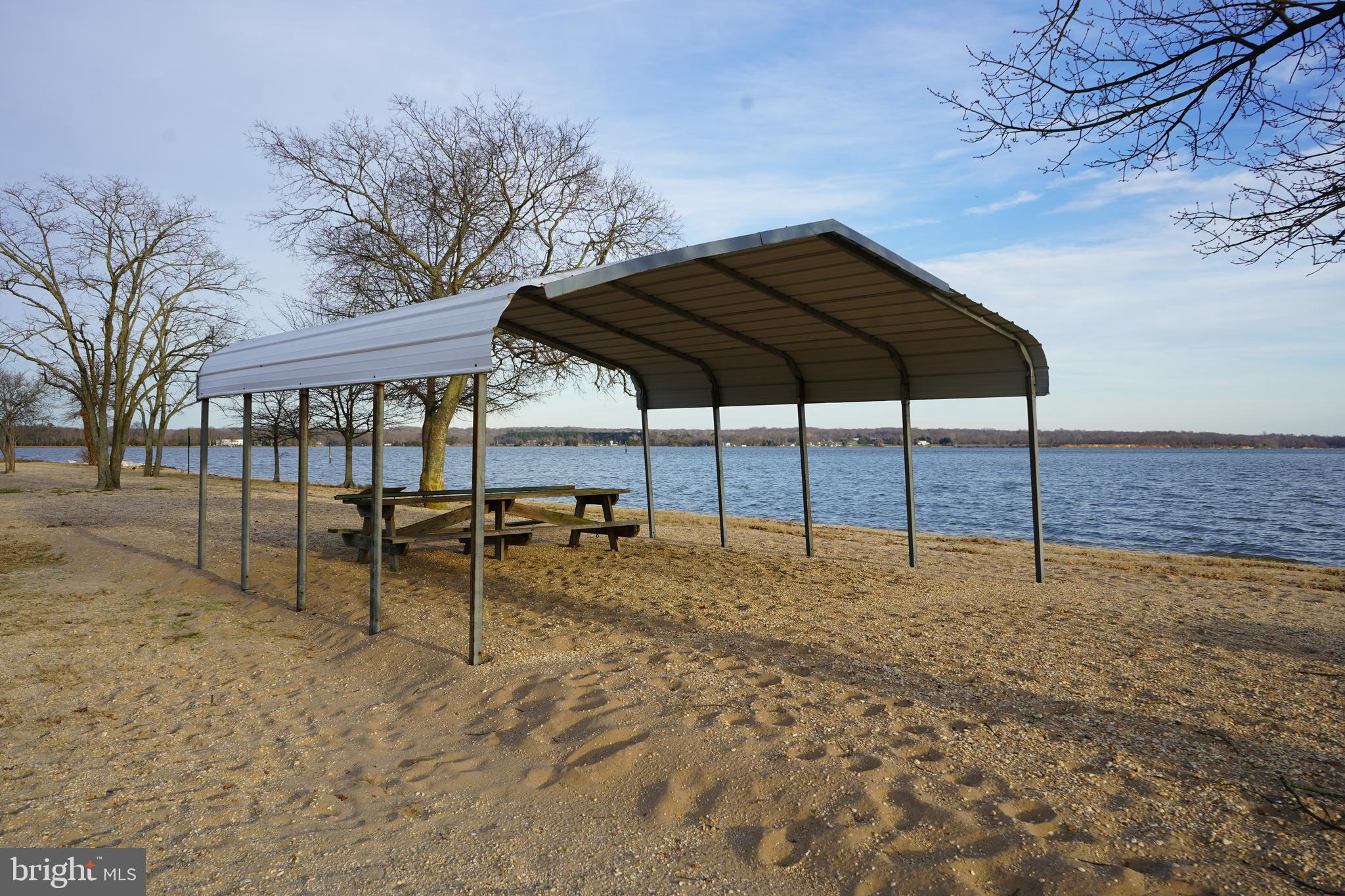 GOLDEN BEACH - Residential