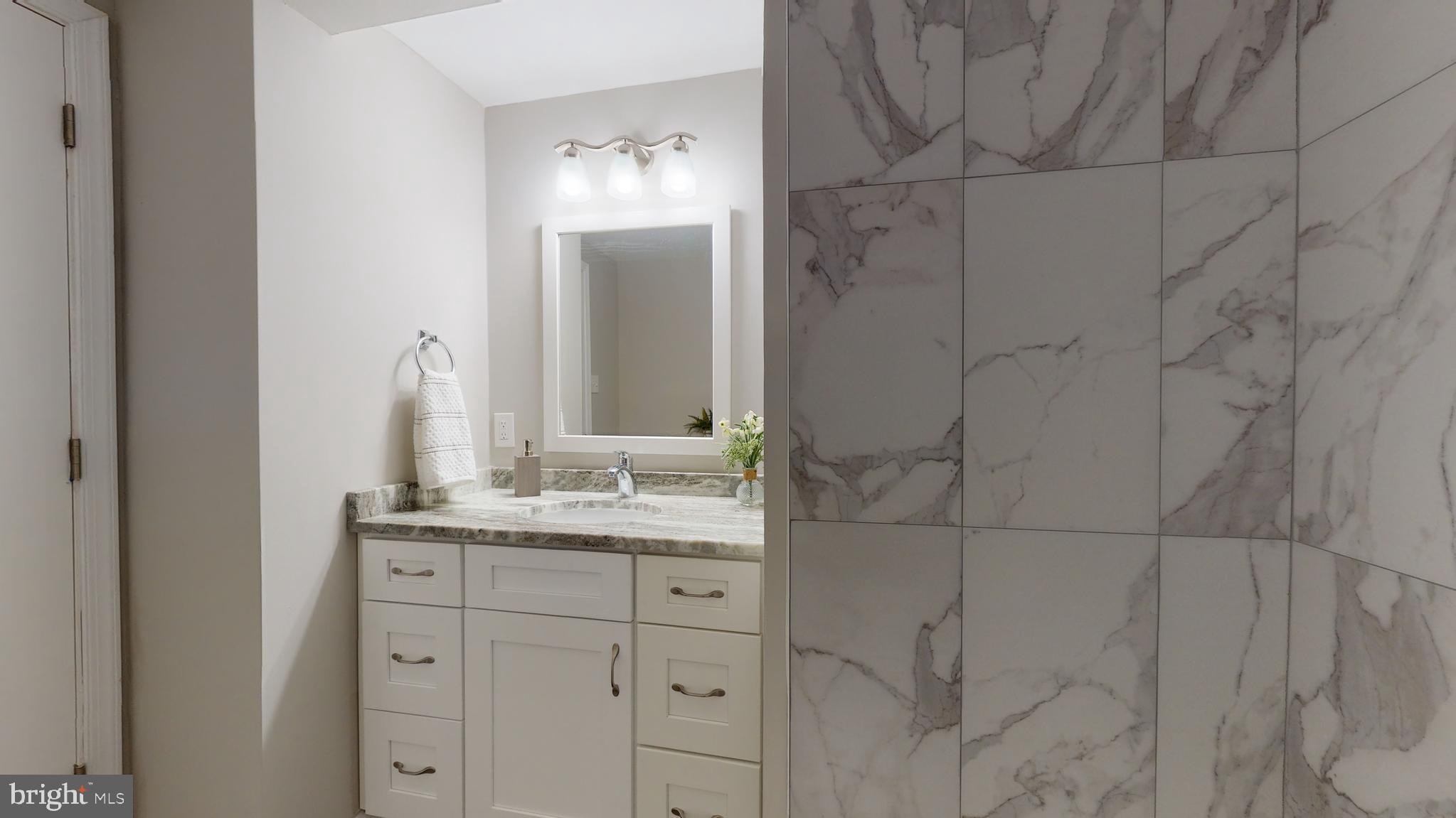 GOLDEN BEACH - Residential