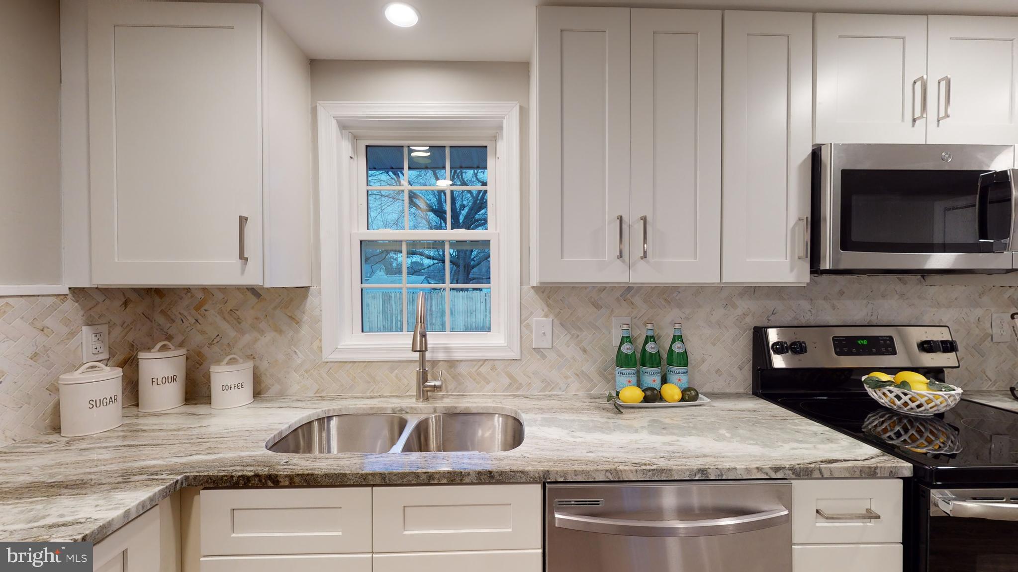 GOLDEN BEACH - Residential