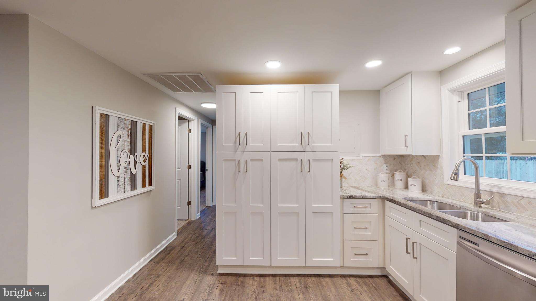 GOLDEN BEACH - Residential