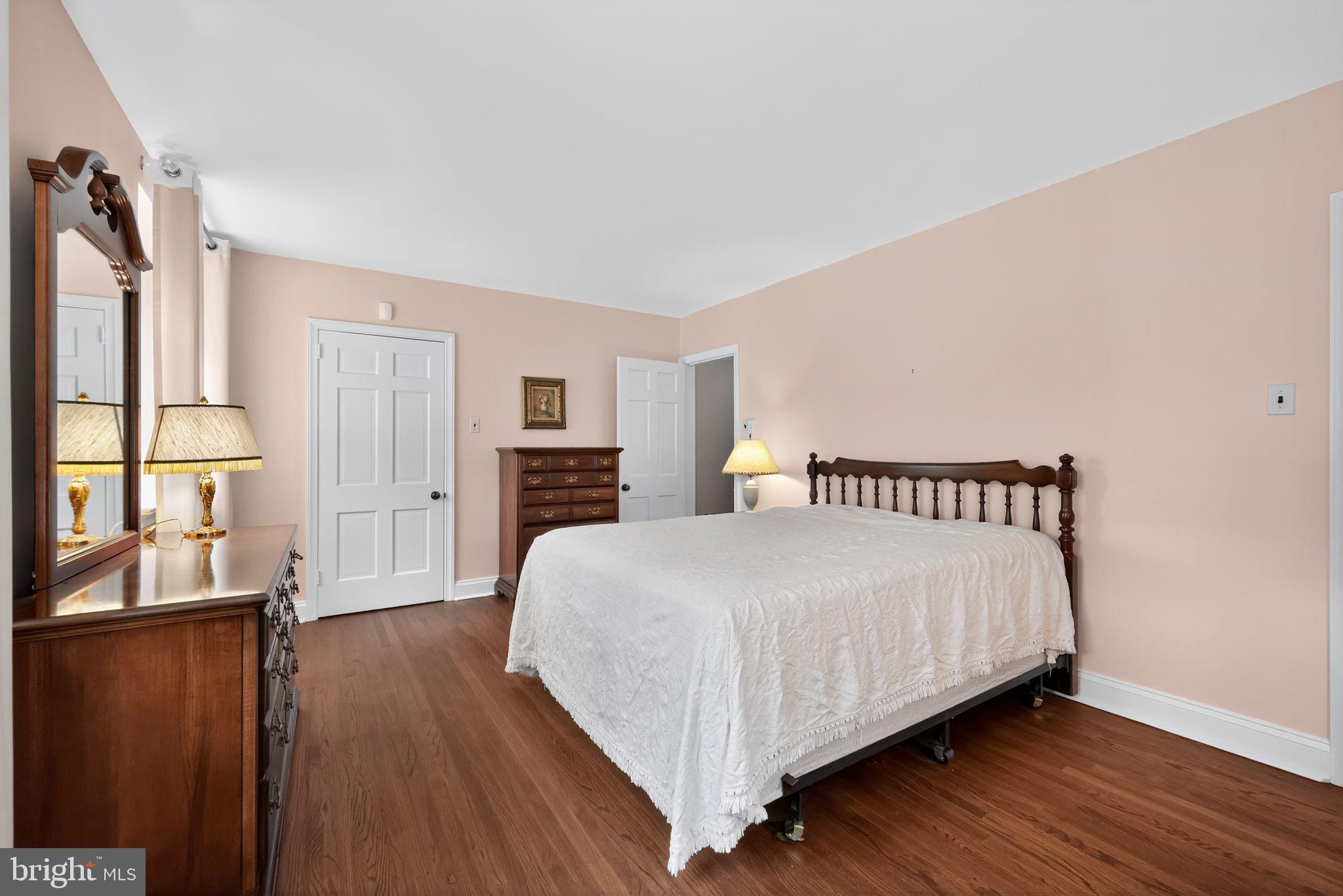 MEADOWBROOK - Residential