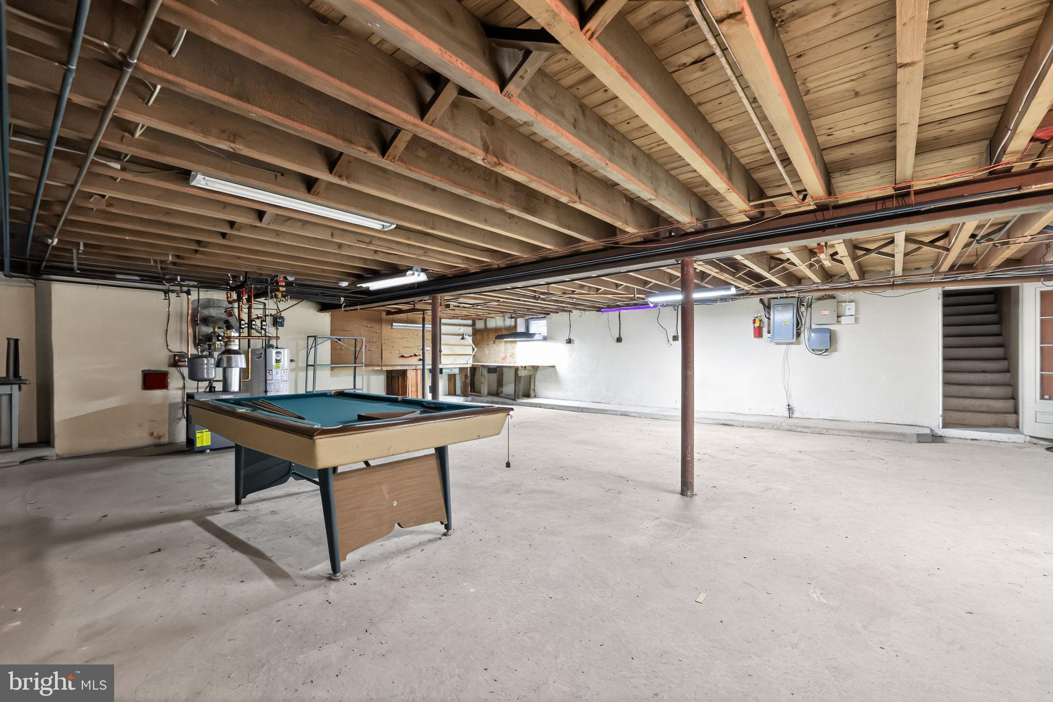 MEADOWBROOK - Residential