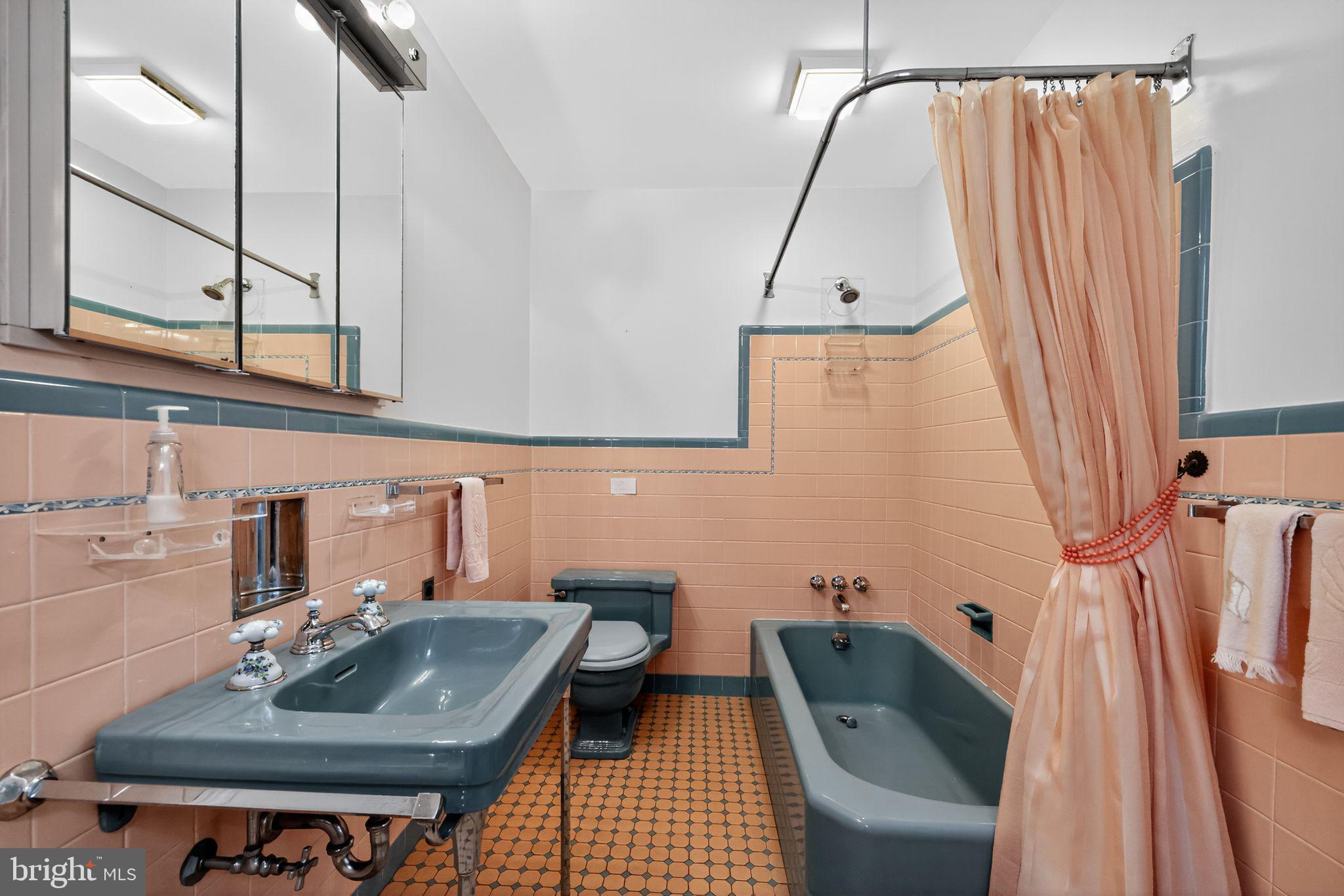 MEADOWBROOK - Residential