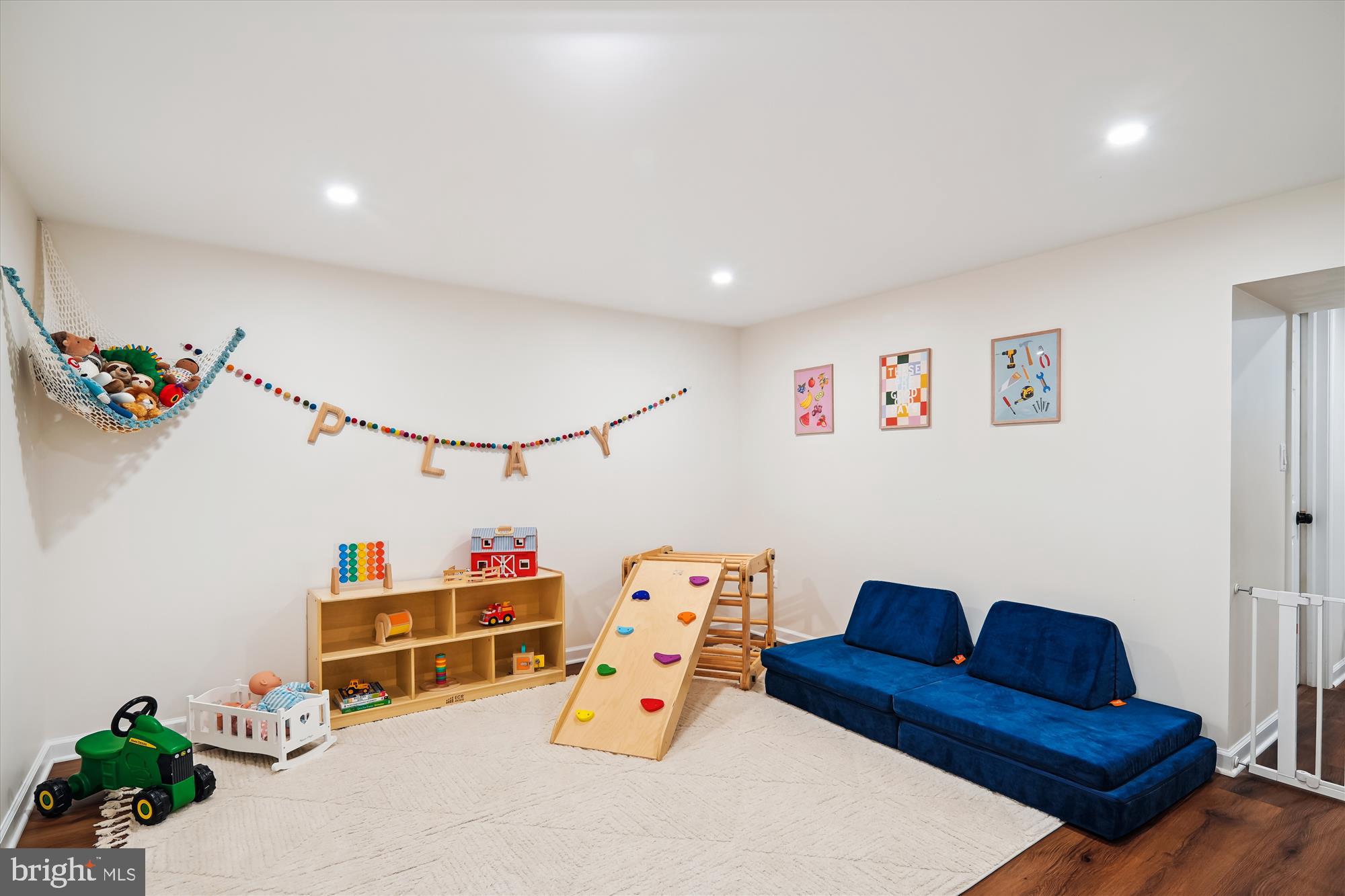 RESTON - Residential