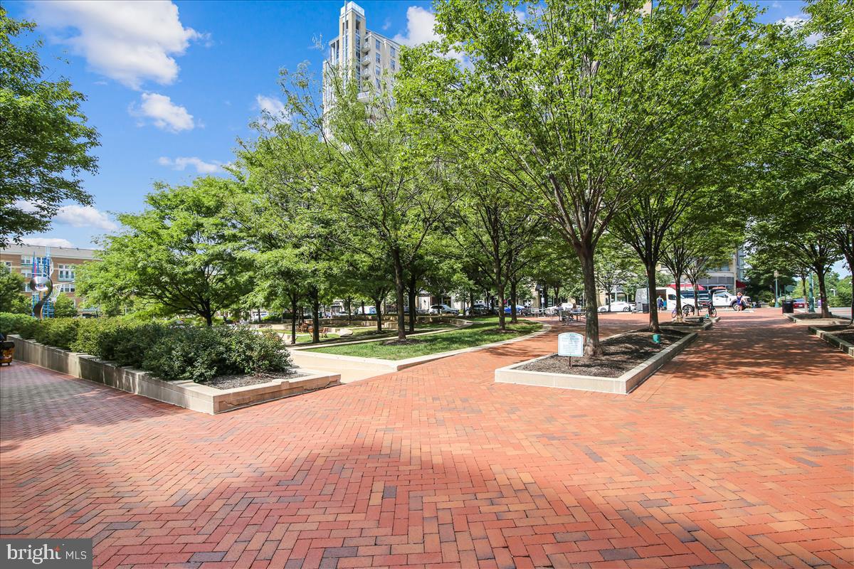 RESTON - Residential