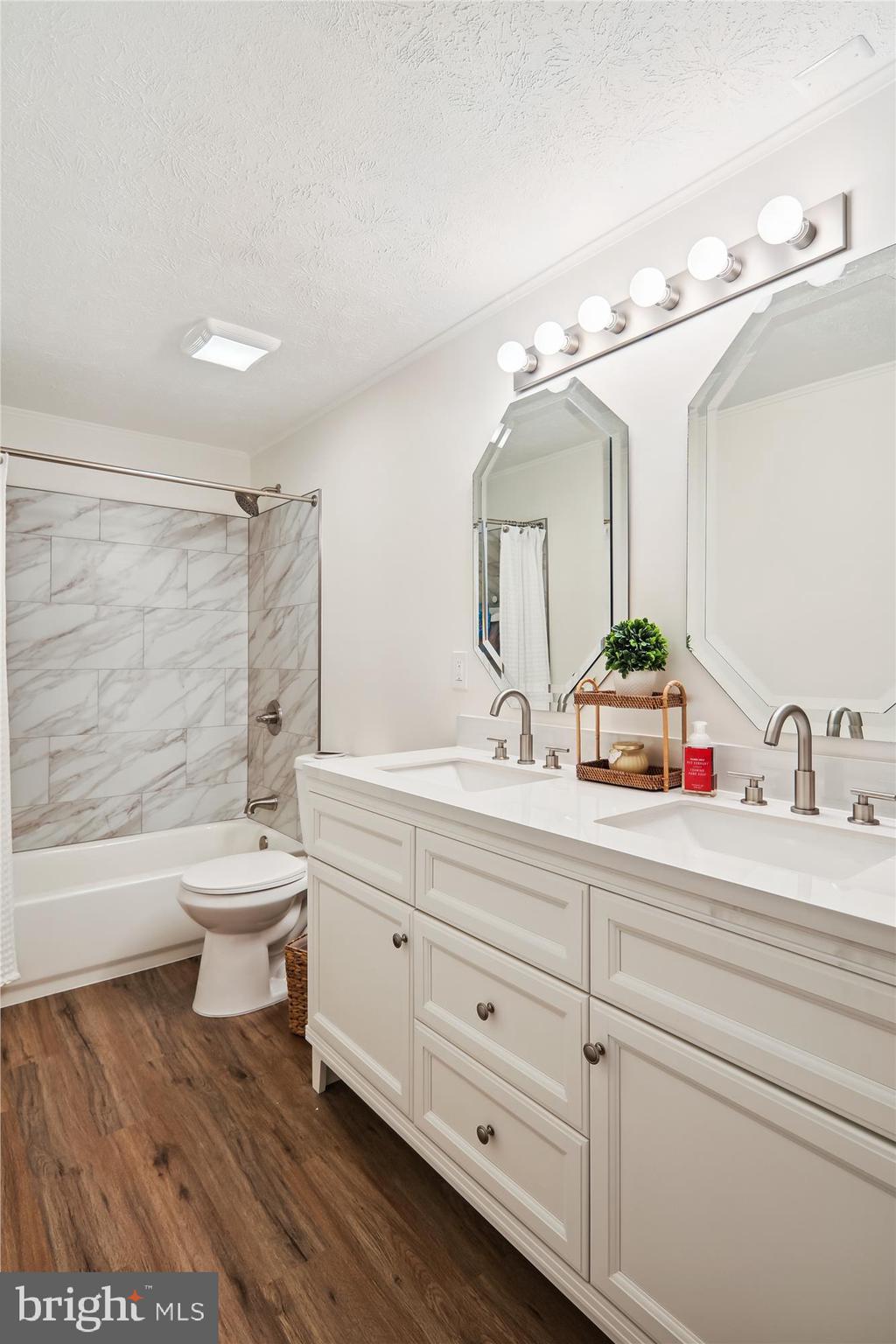 RESTON - Residential