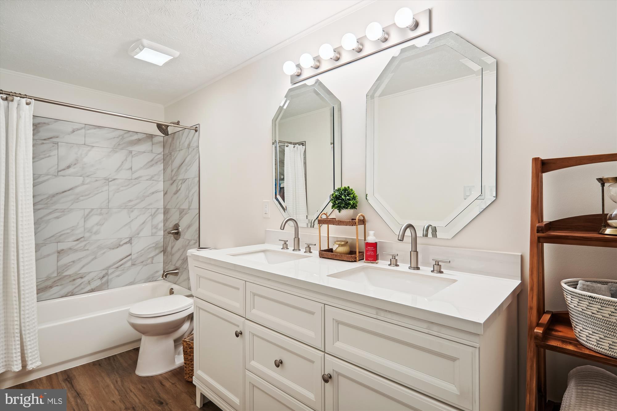 RESTON - Residential