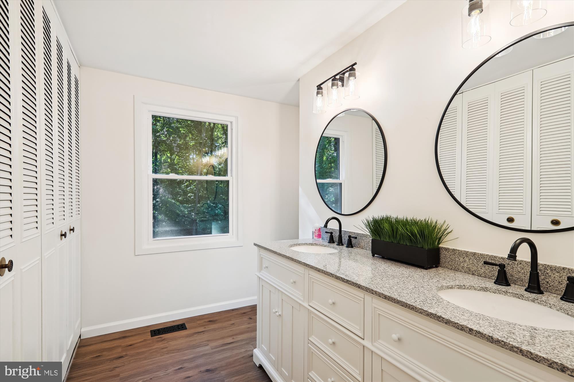 RESTON - Residential