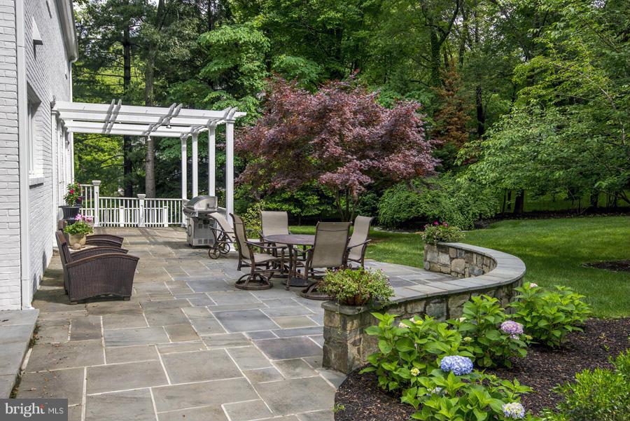 BRADLEY HILLS GROVE - Residential