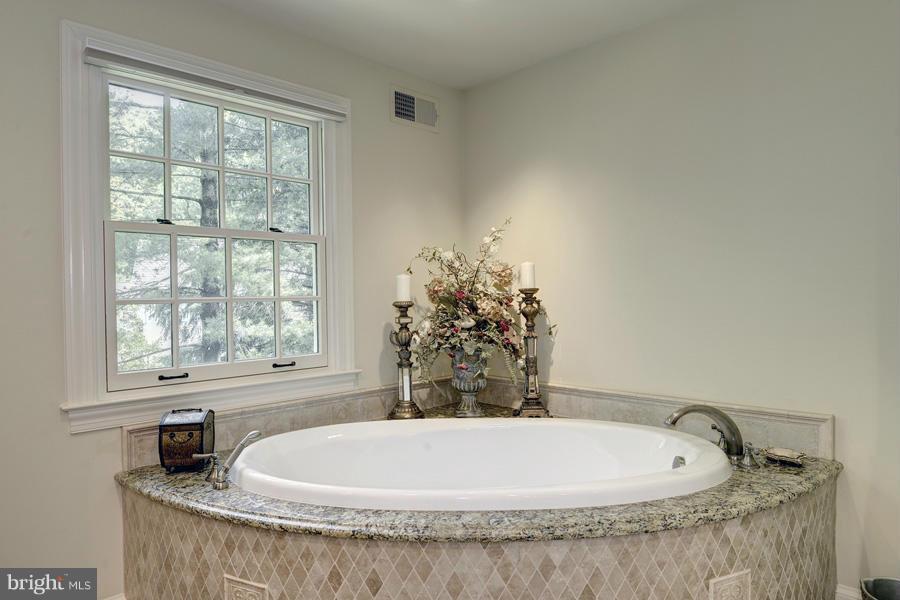 BRADLEY HILLS GROVE - Residential