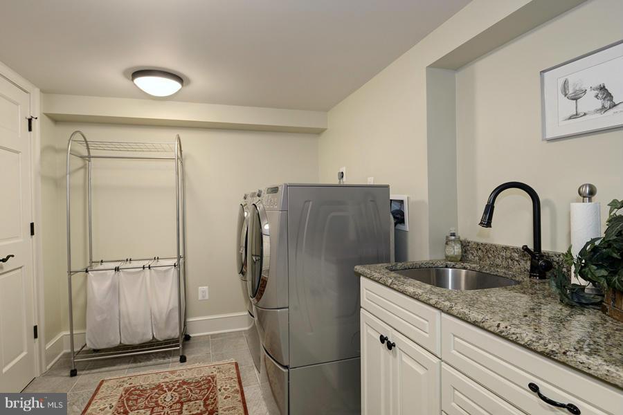 BRADLEY HILLS GROVE - Residential