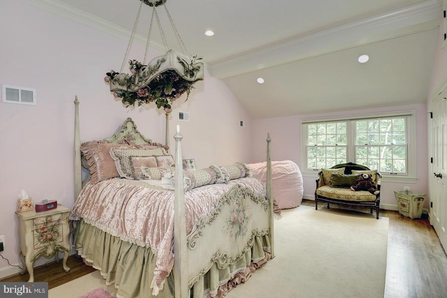 BRADLEY HILLS GROVE - Residential