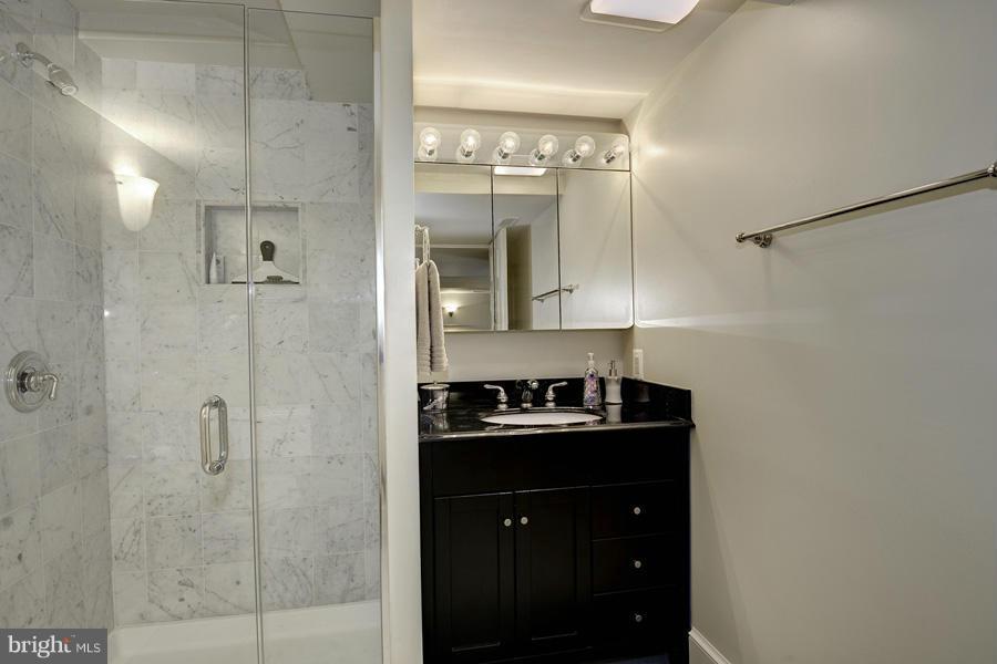 BRADLEY HILLS GROVE - Residential