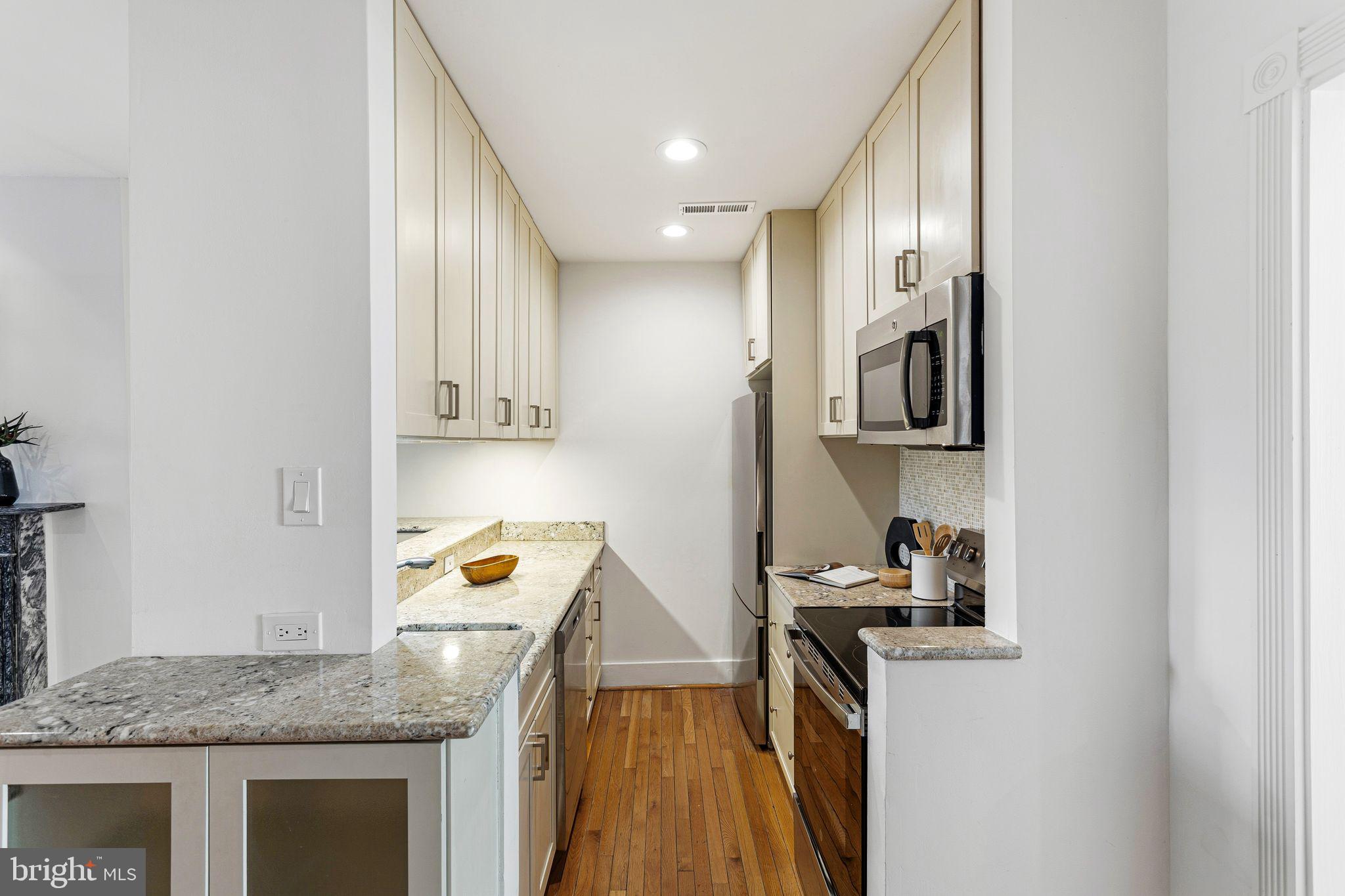 WASHINGTON SQ WEST - Residential