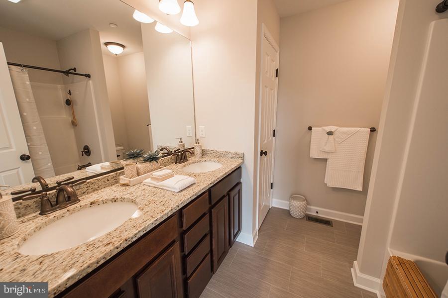 ARCADIA VILLAGE - Residential