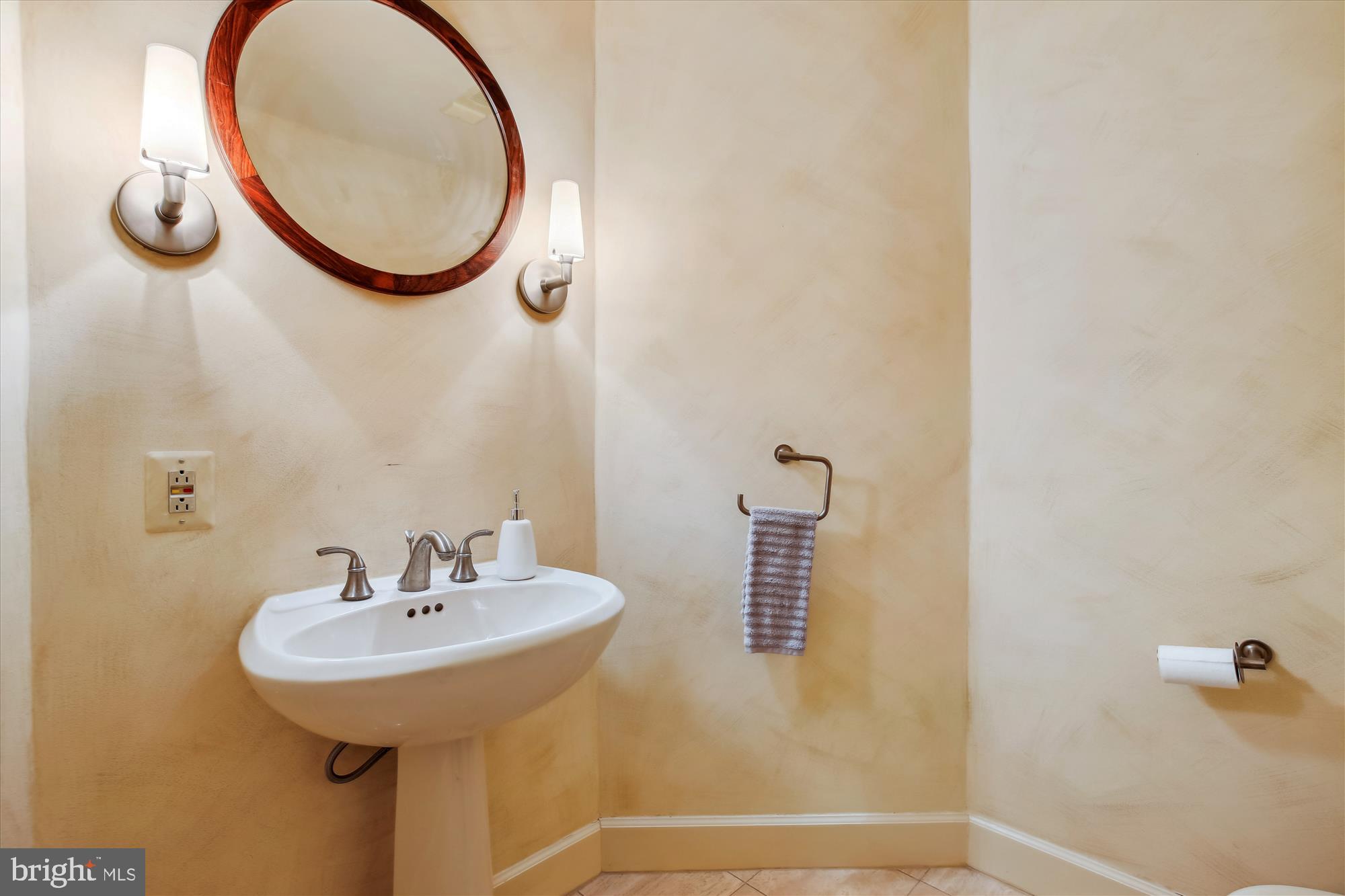 SOMERSET HOUSE CONDOS - Residential