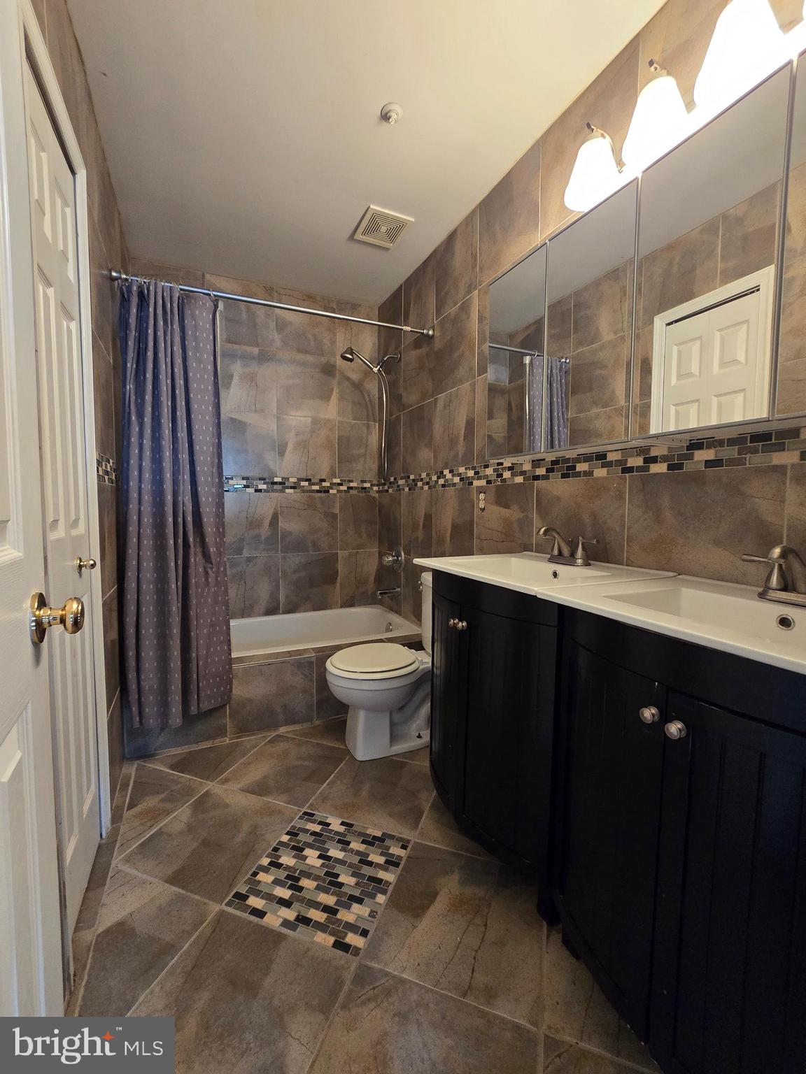 PERRYWOOD - Residential Lease