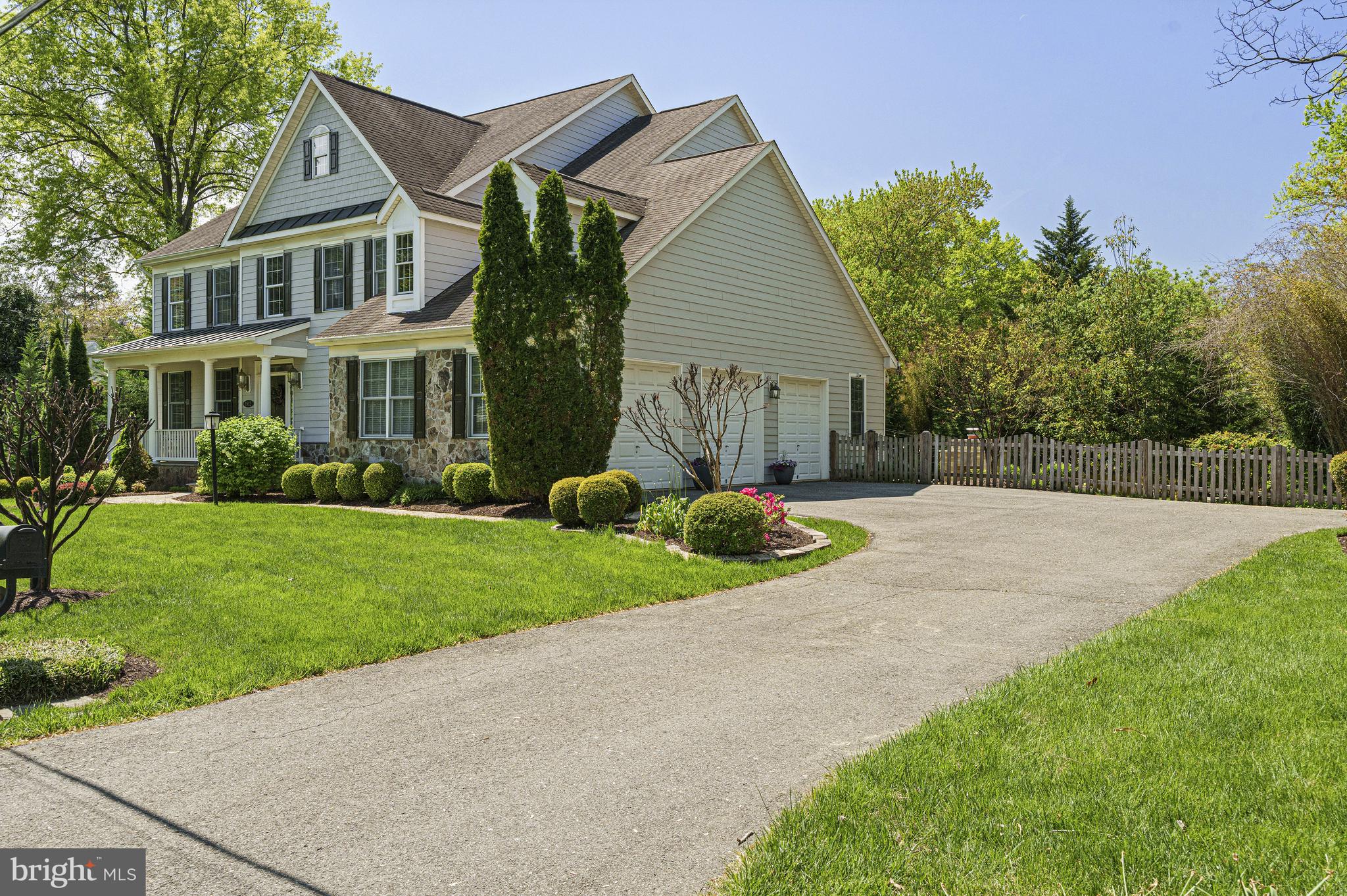 1912 CORLISS COURT