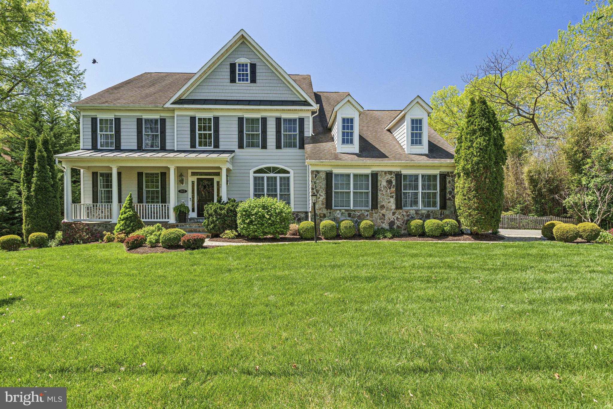 1912 CORLISS COURT