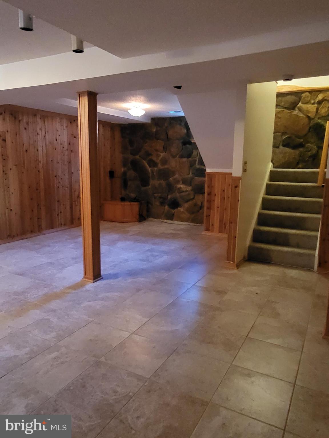 EXETER - Residential Lease