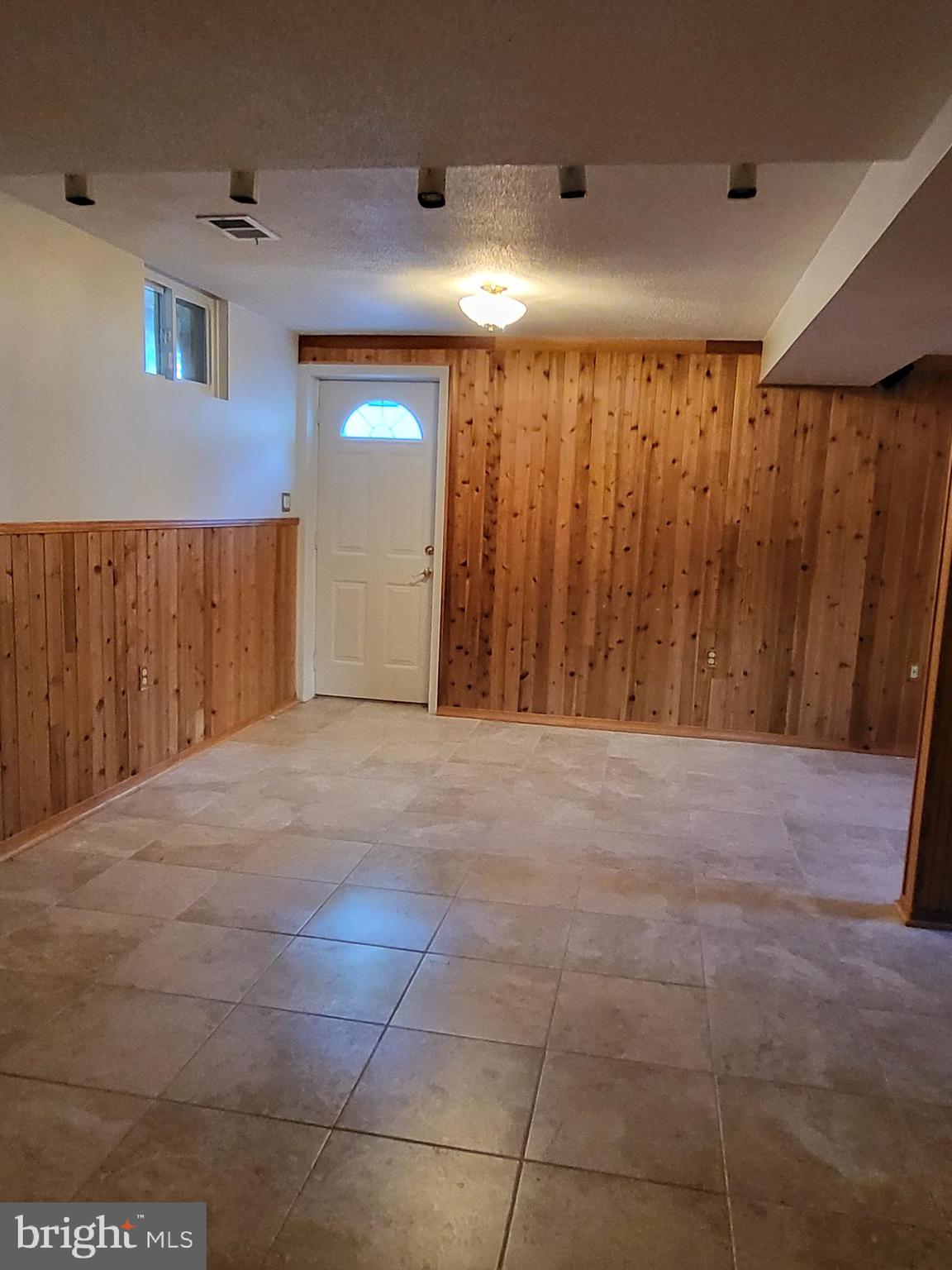 EXETER - Residential Lease