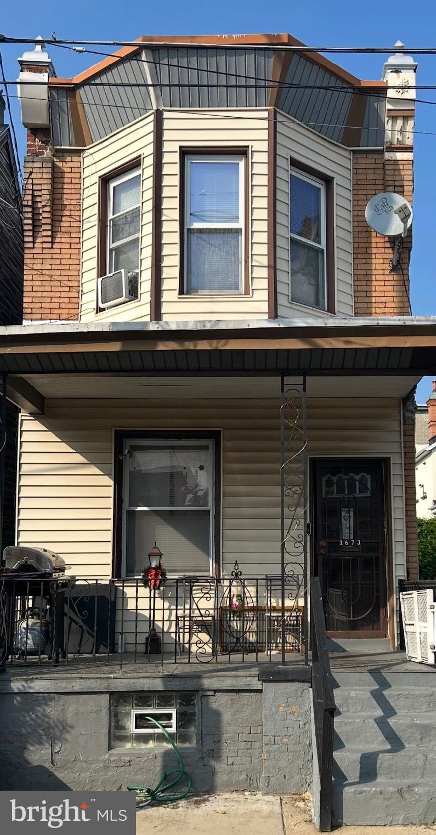 Come take a look at this 3 bedroom 1 bath upgraded  townhome. First level offers a spacious living room,
dining area, nice kitchen , built in dishwasher and a gas range.
Second floor offers 3 bedrooms and a updated hall bath.
Basement is full with laundry facilities.
Come take a look and make this home yours today.