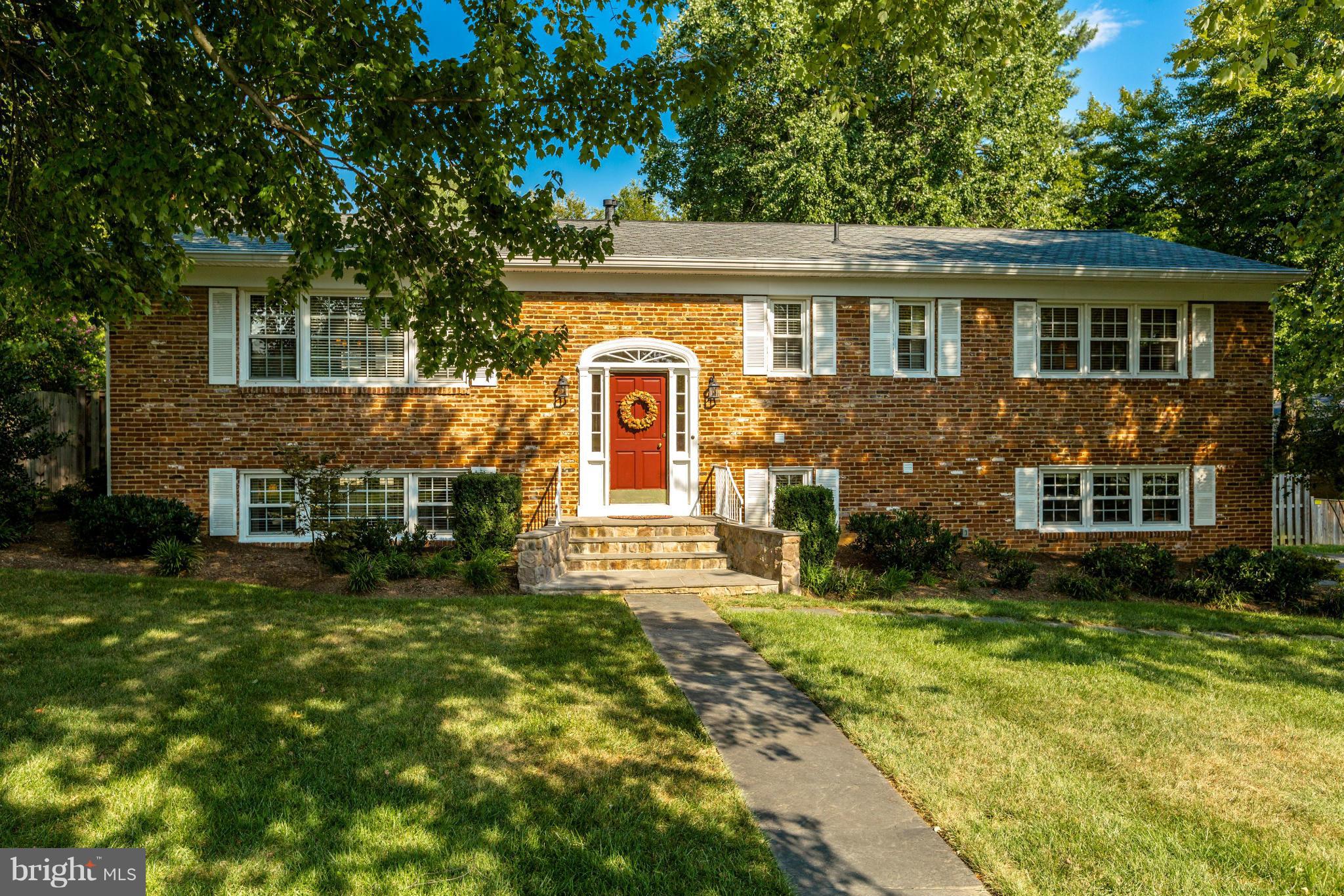 MC LEAN HAMLET - Residential