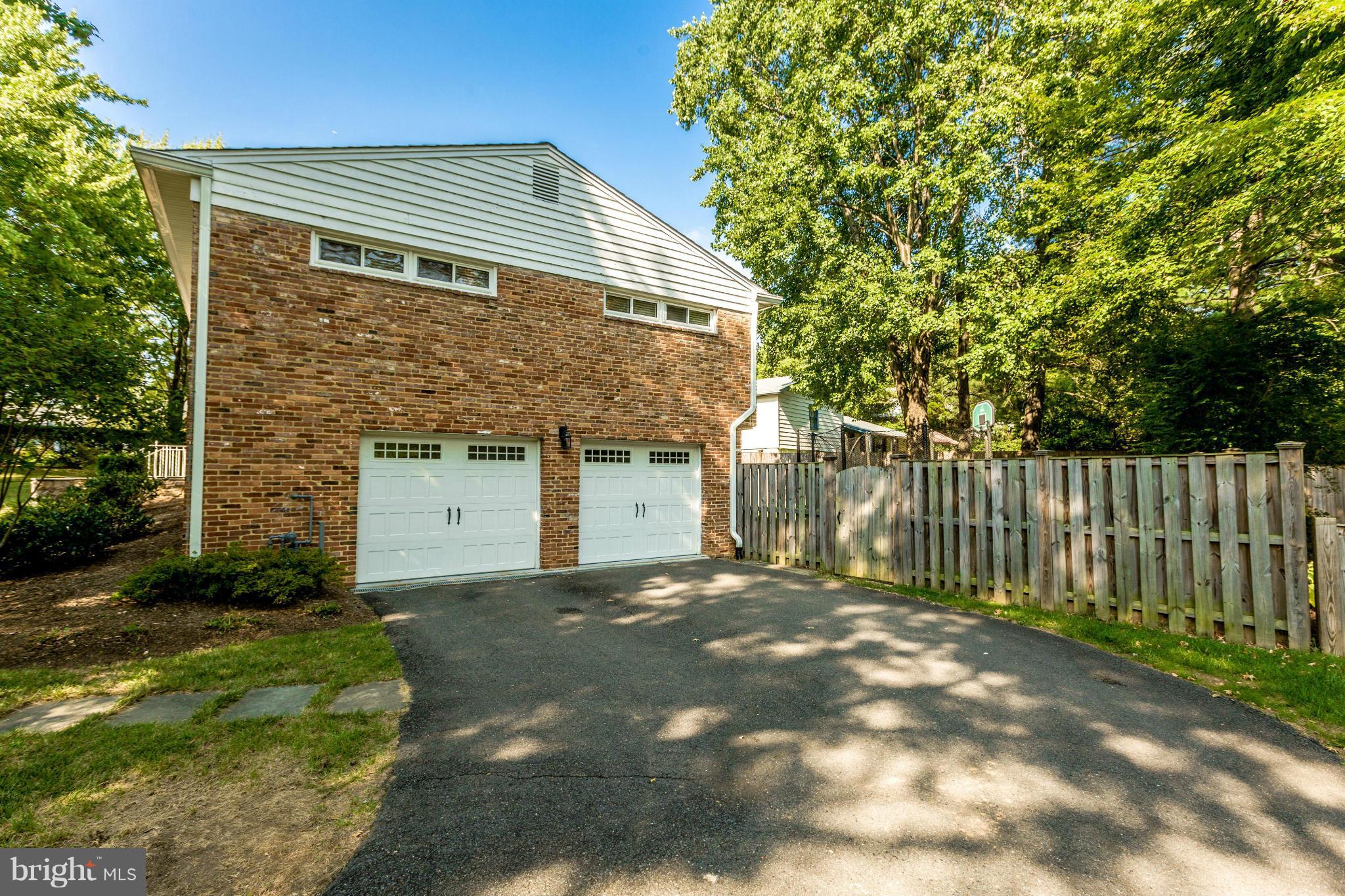 MC LEAN HAMLET - Residential