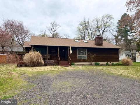 Photo of 121 11th Street S, COLONIAL BEACH, VA 22443 (MLS # VAWE2010770)