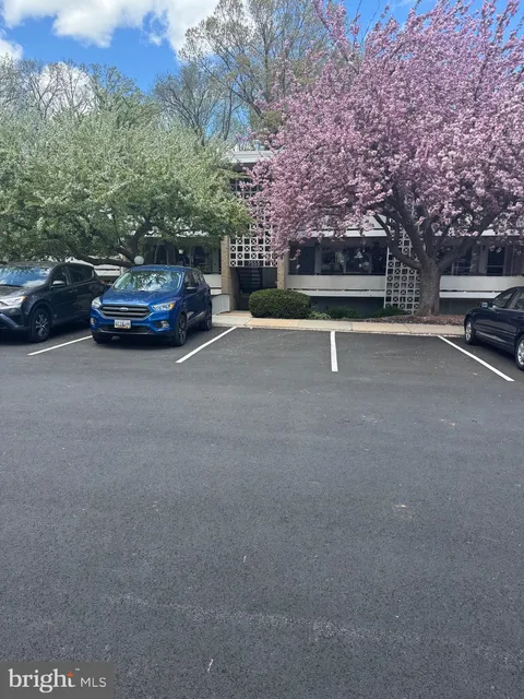 7553 Spring Lake Drive Unit 7553-D, Bethesda, MD MLS: MDMC2174530
