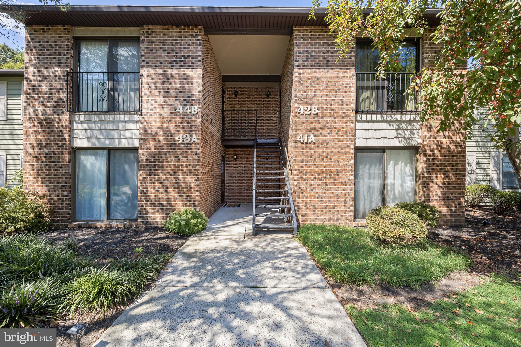 42 W BLUEBELL LANE