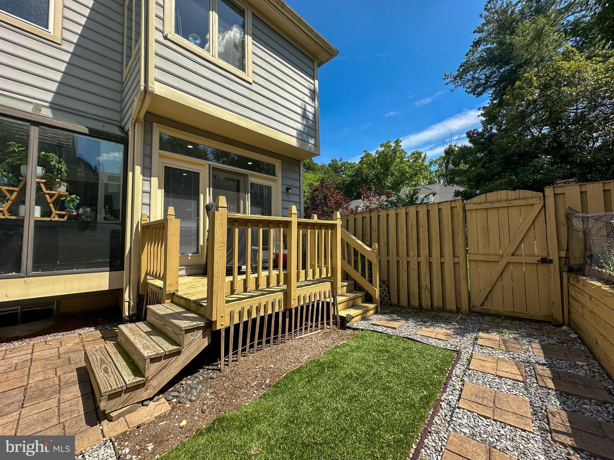 THE TOWNS OF OCCOQUAN MI - Residential Lease