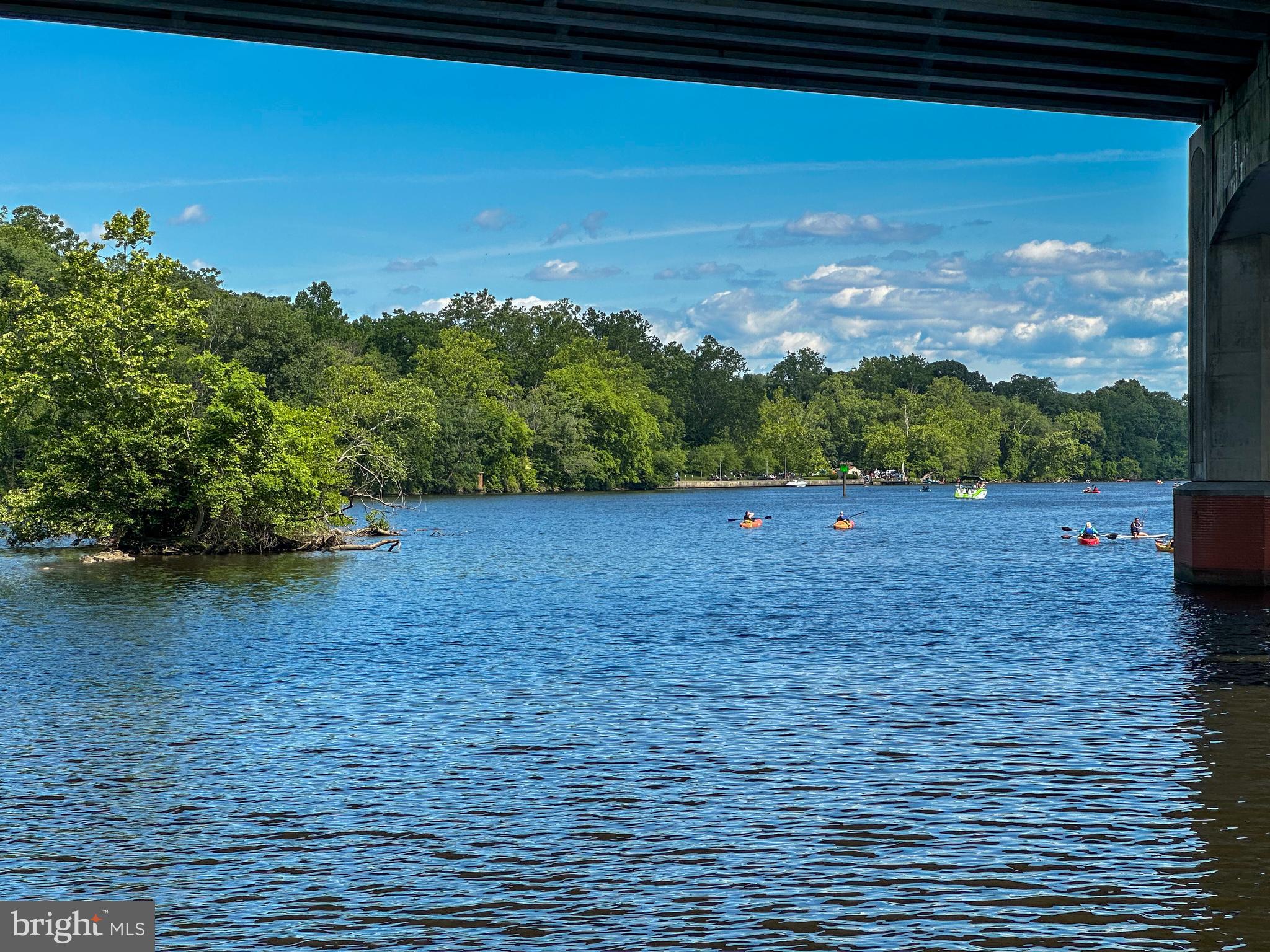 THE TOWNS OF OCCOQUAN MI - Residential Lease