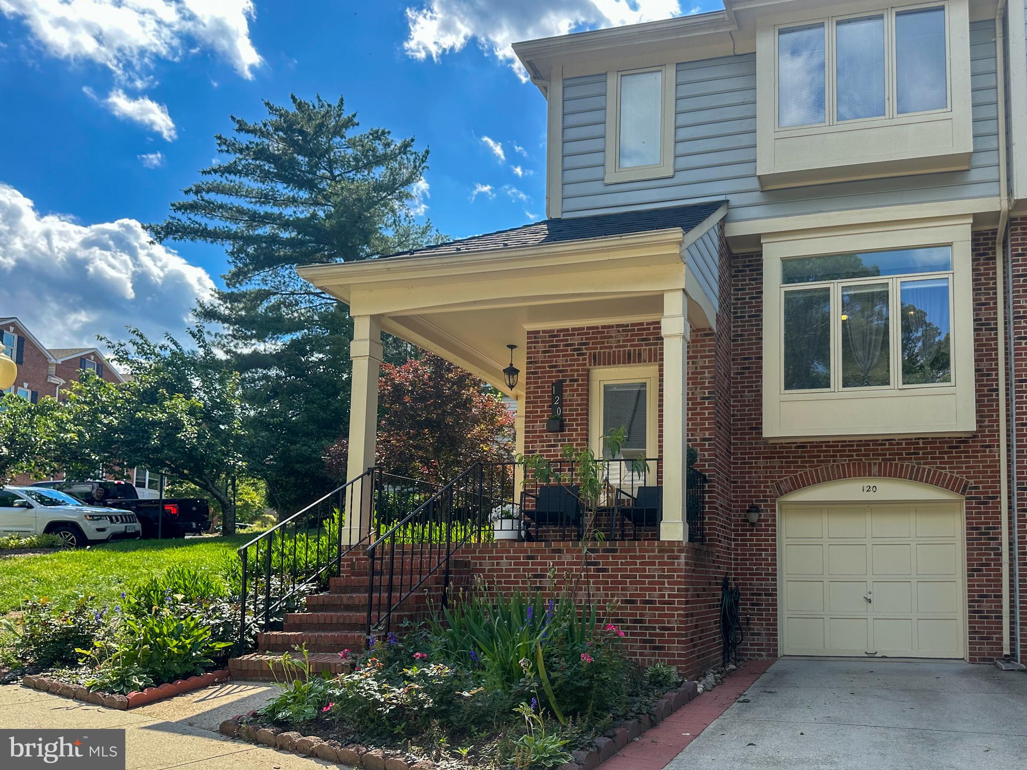 THE TOWNS OF OCCOQUAN MI - Residential Lease