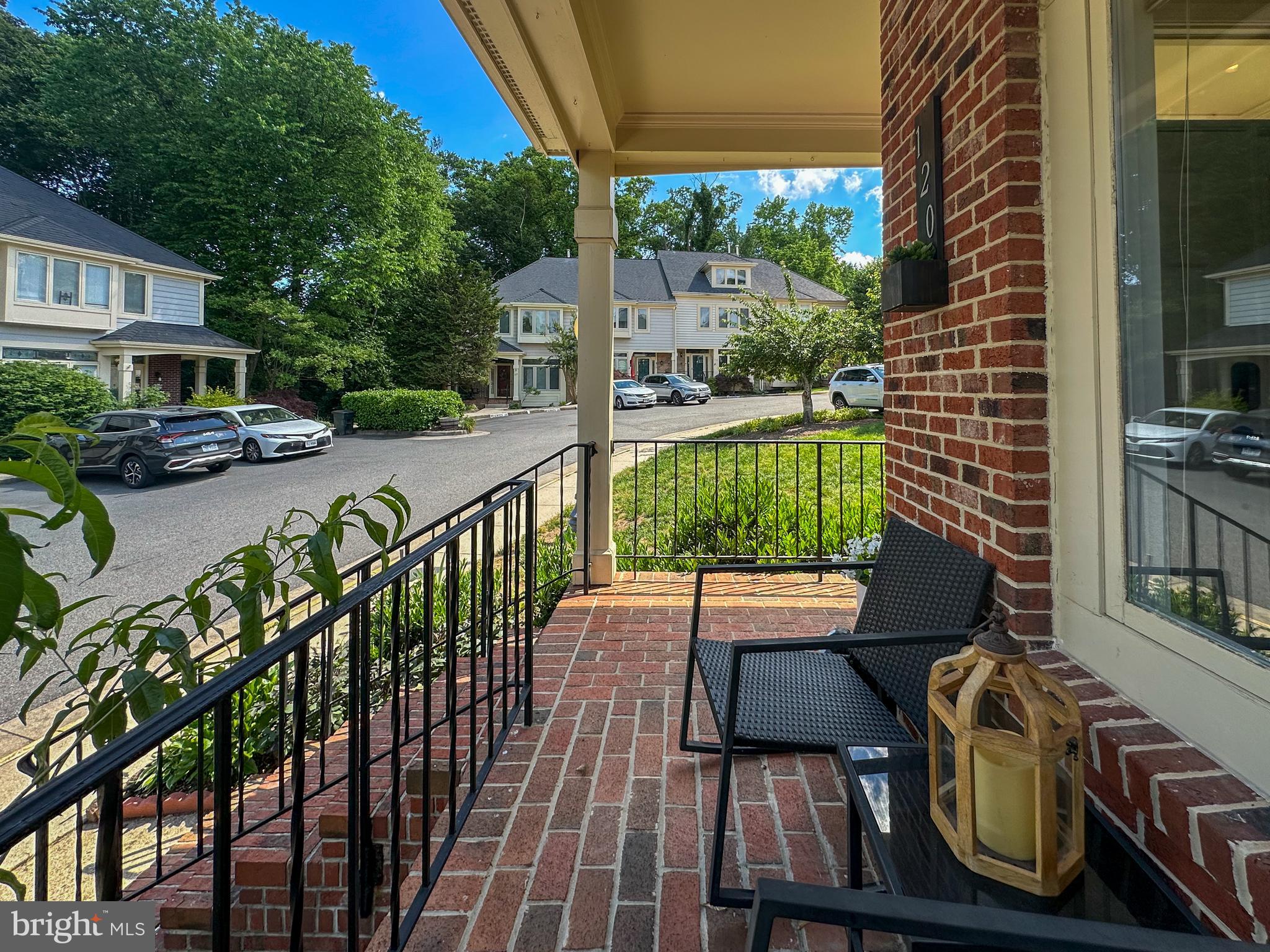 THE TOWNS OF OCCOQUAN MI - Residential Lease