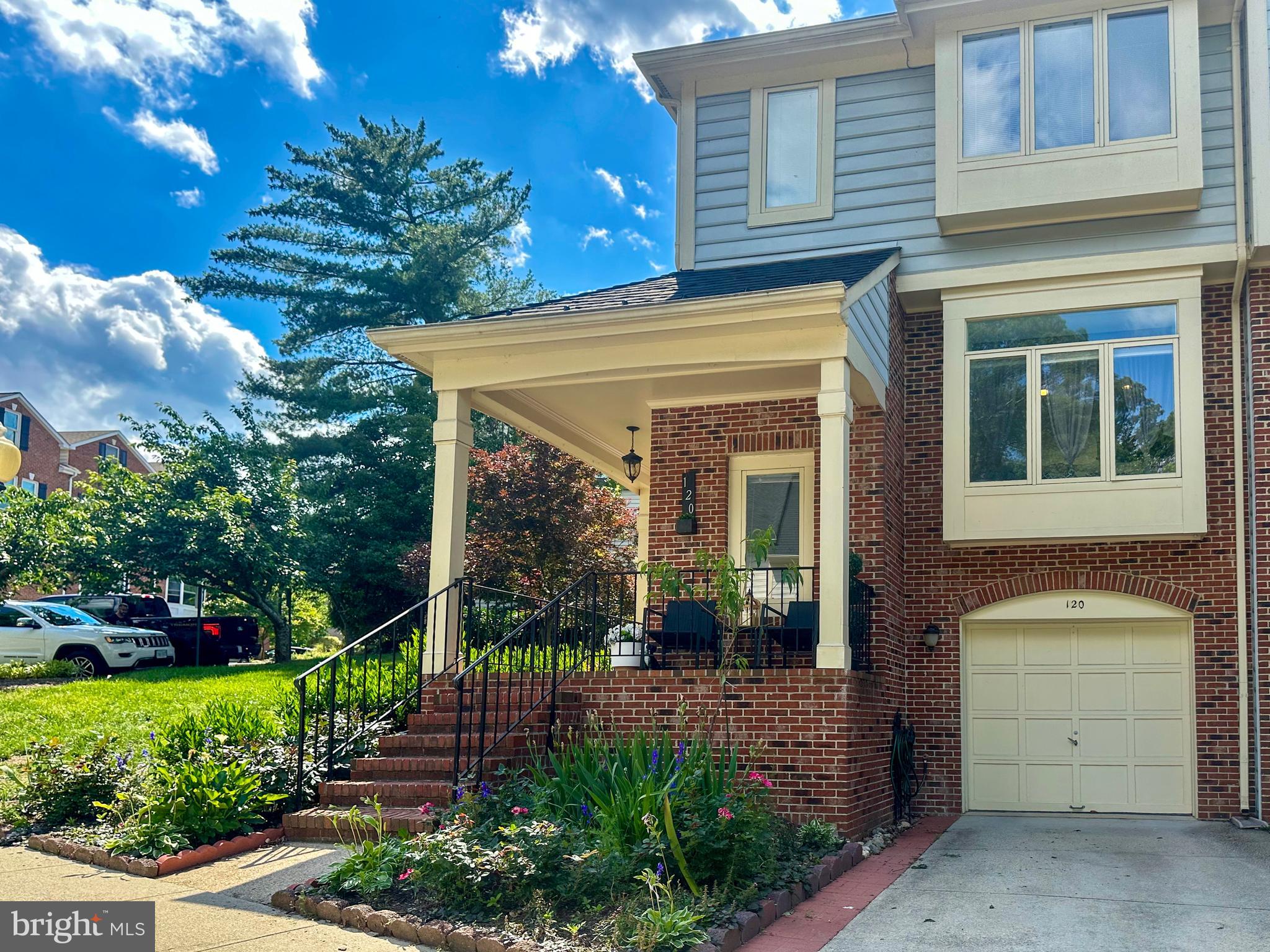 THE TOWNS OF OCCOQUAN MI - Residential Lease