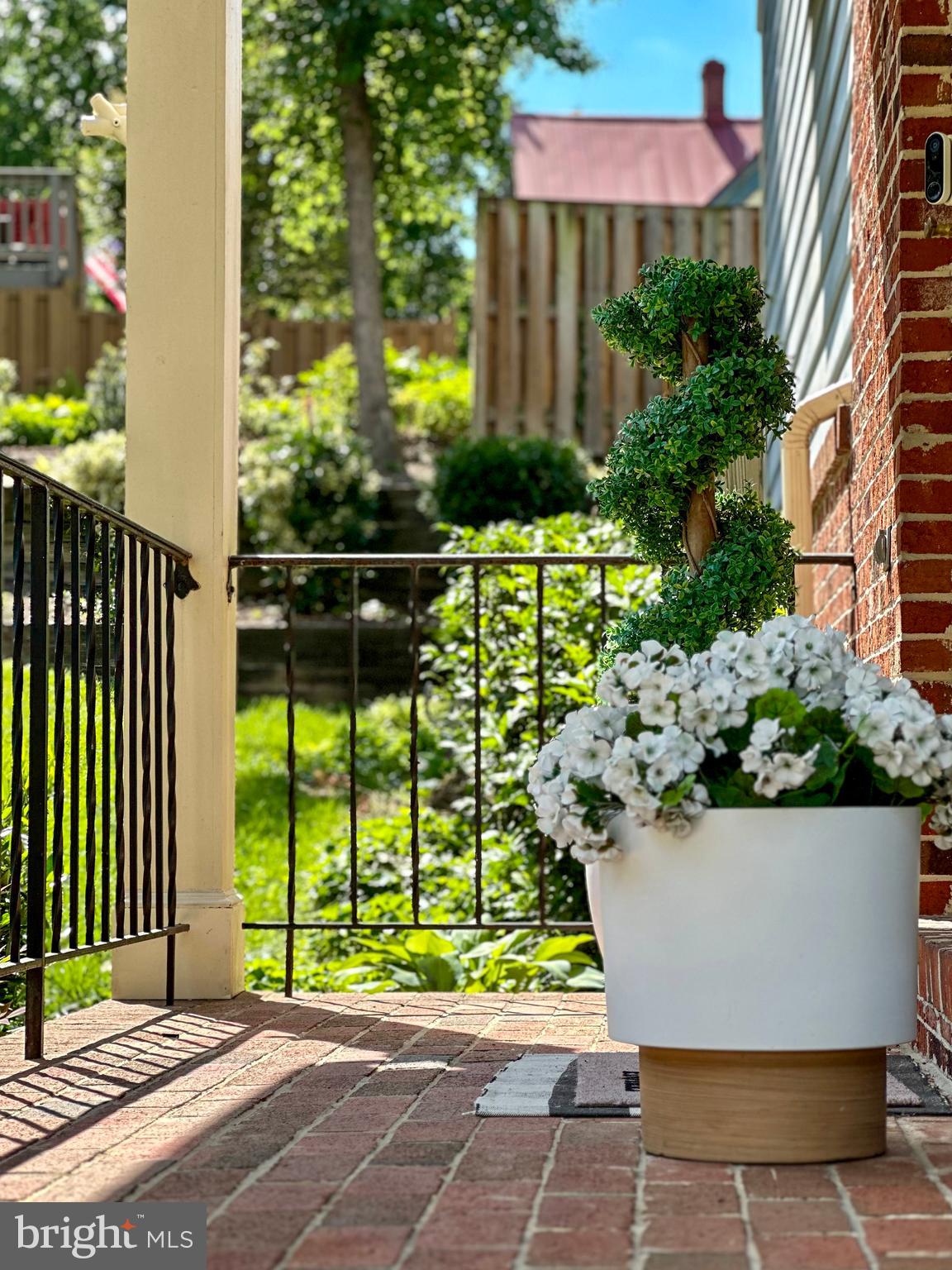 THE TOWNS OF OCCOQUAN MI - Residential Lease