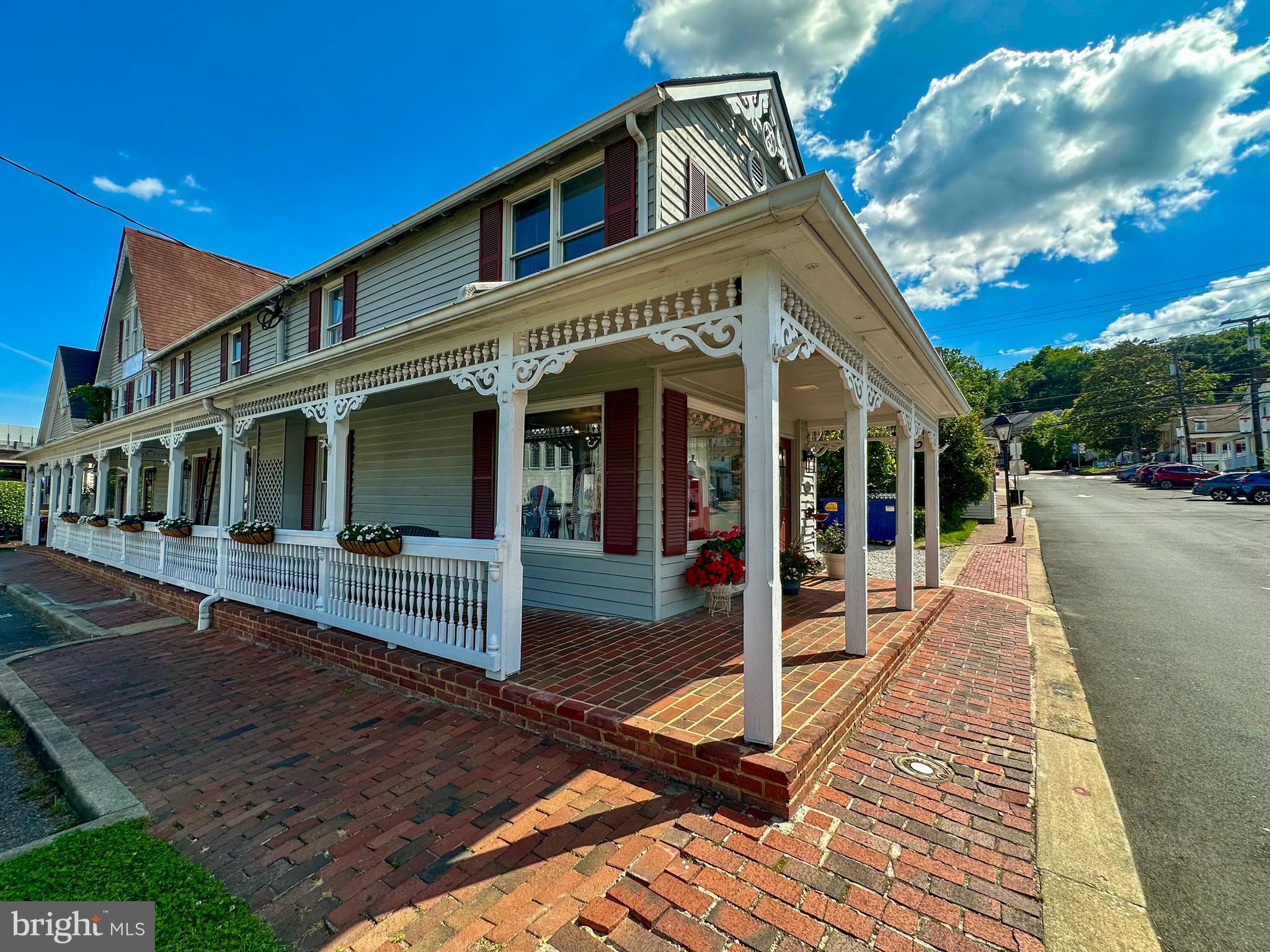 THE TOWNS OF OCCOQUAN MI - Residential Lease