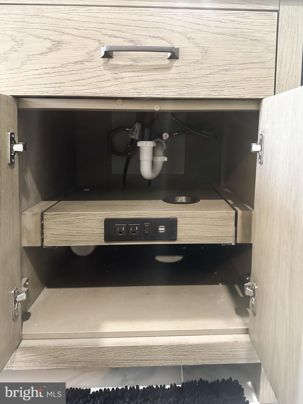 THE TOWNS OF OCCOQUAN MI - Residential Lease