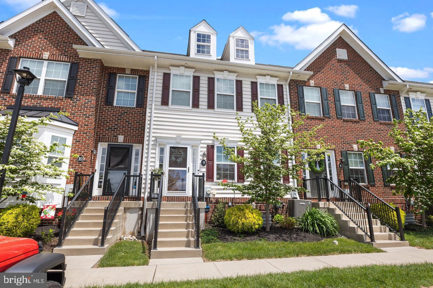 CARRIAGE HILL - Residential Lease