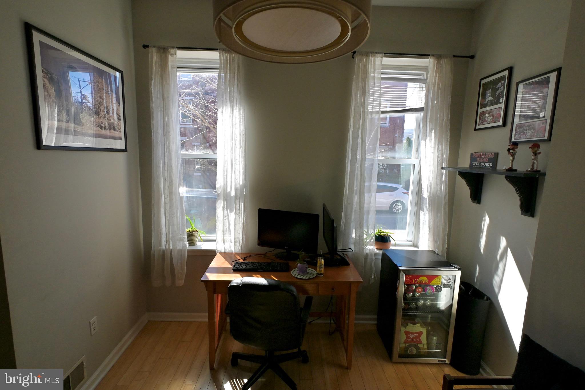 EAST KENSINGTON - Residential