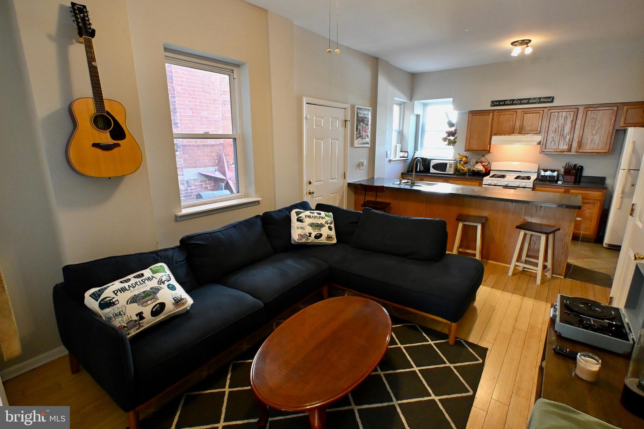 EAST KENSINGTON - Residential