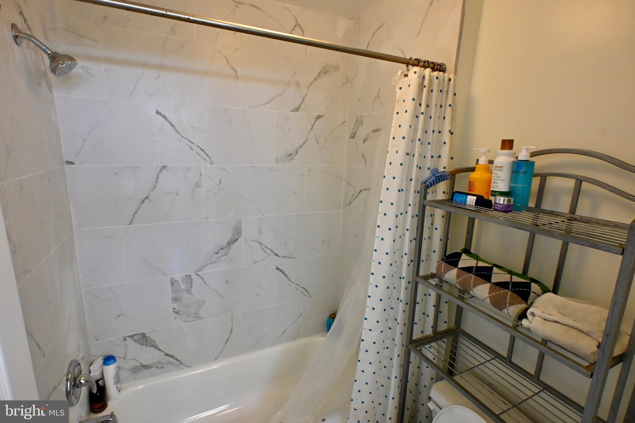 EAST KENSINGTON - Residential