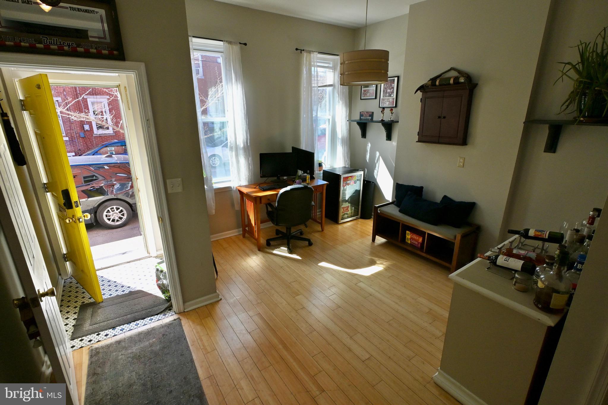 EAST KENSINGTON - Residential