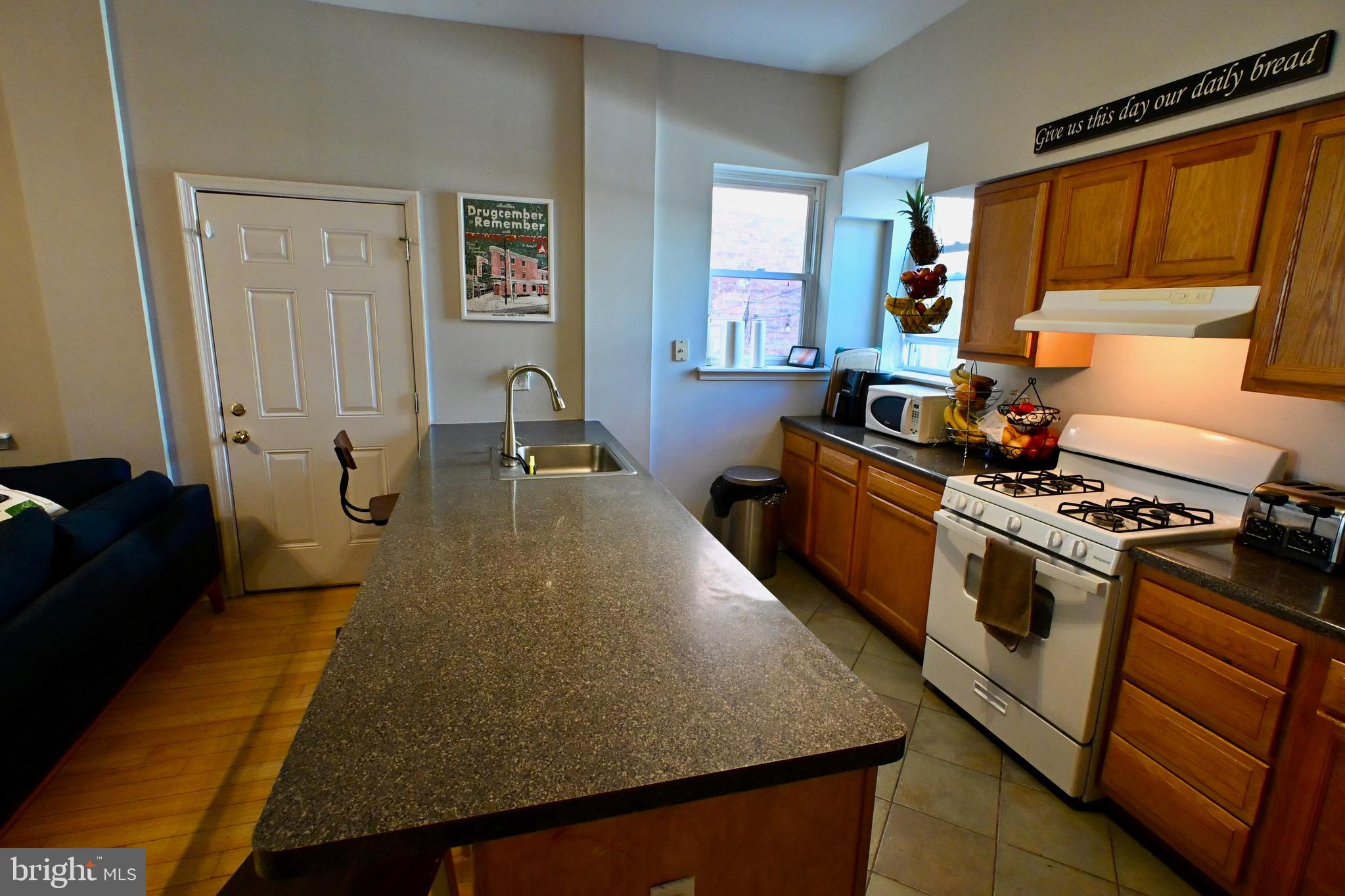 EAST KENSINGTON - Residential