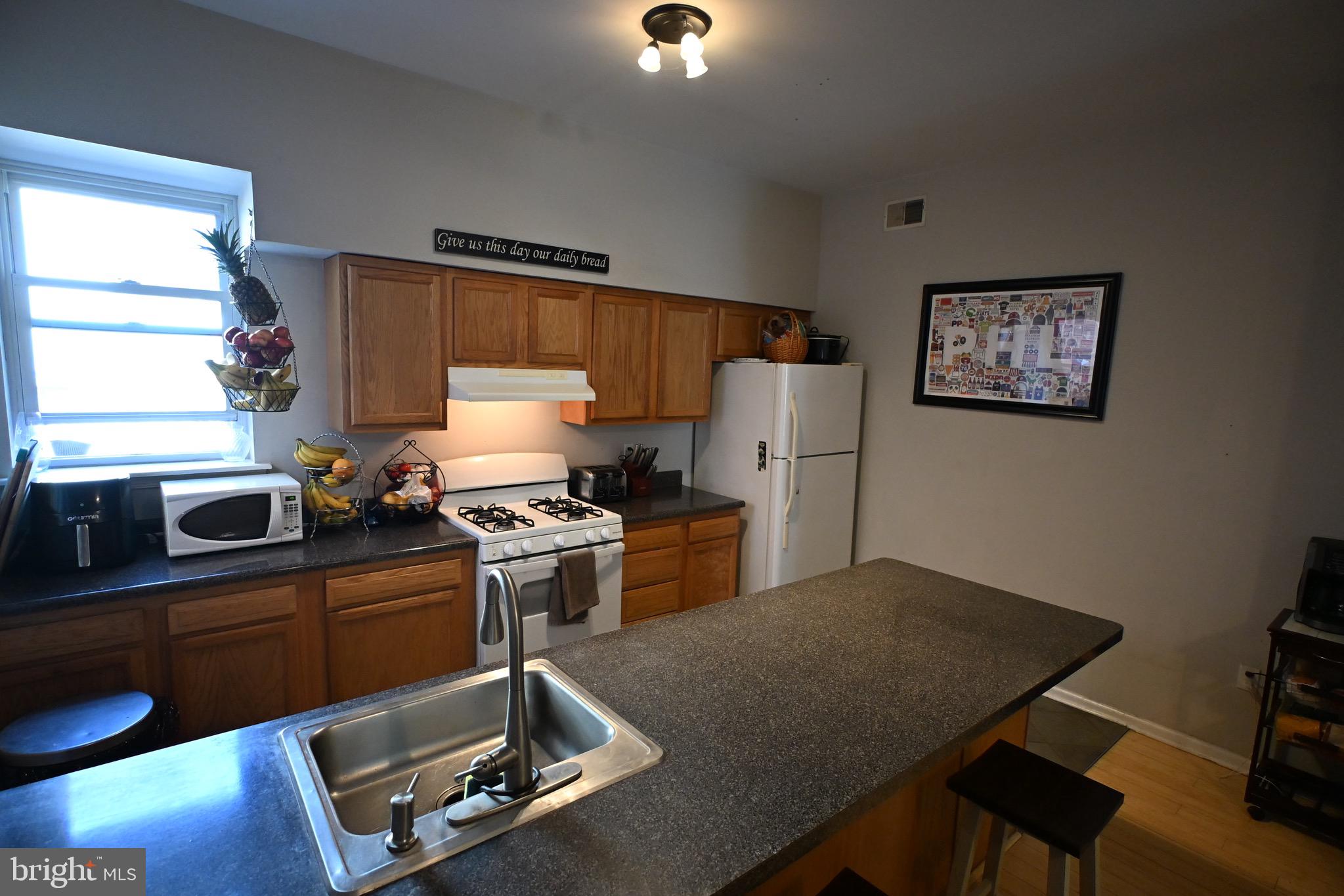 EAST KENSINGTON - Residential